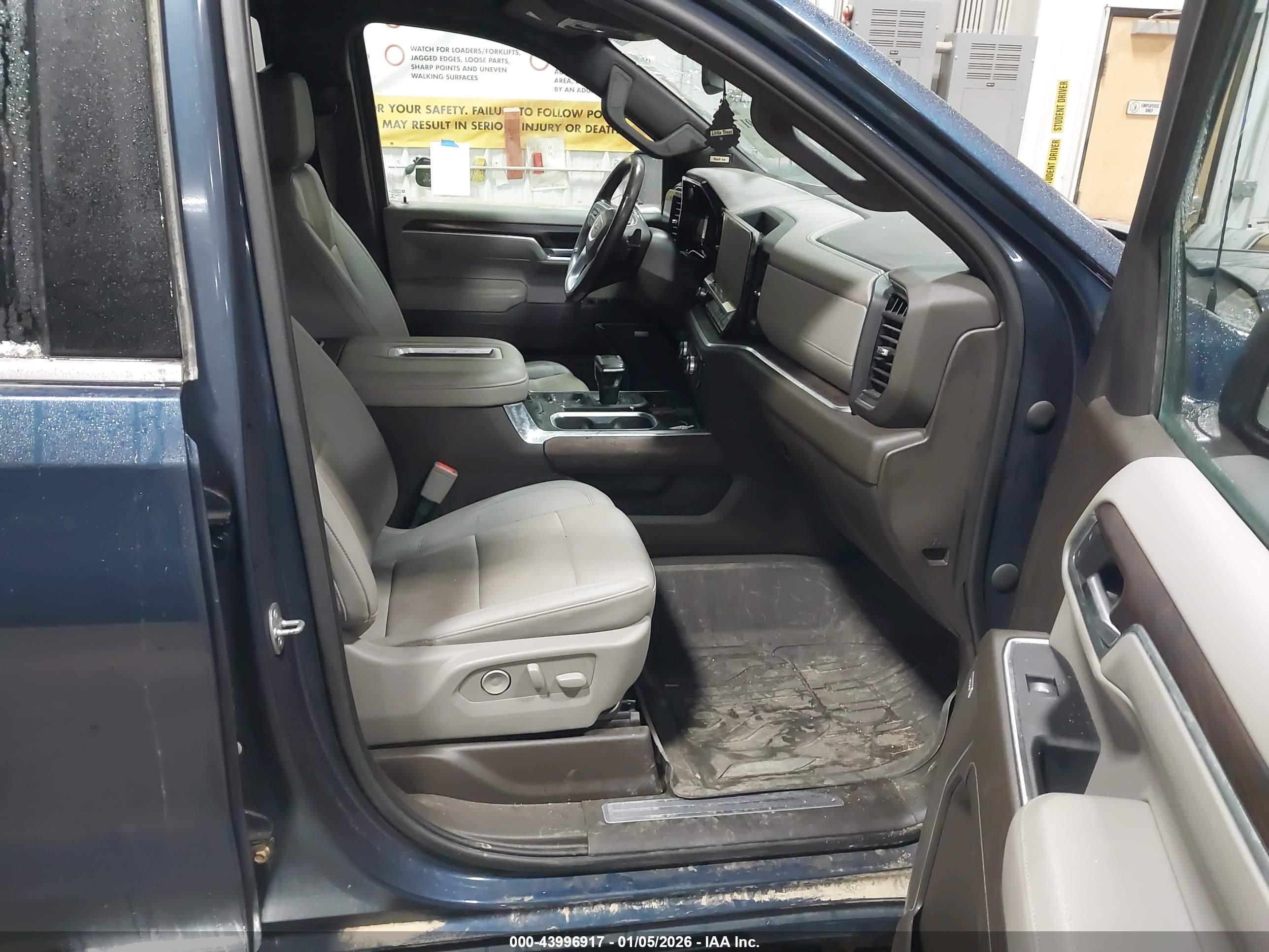 GMC SIERRA image 5