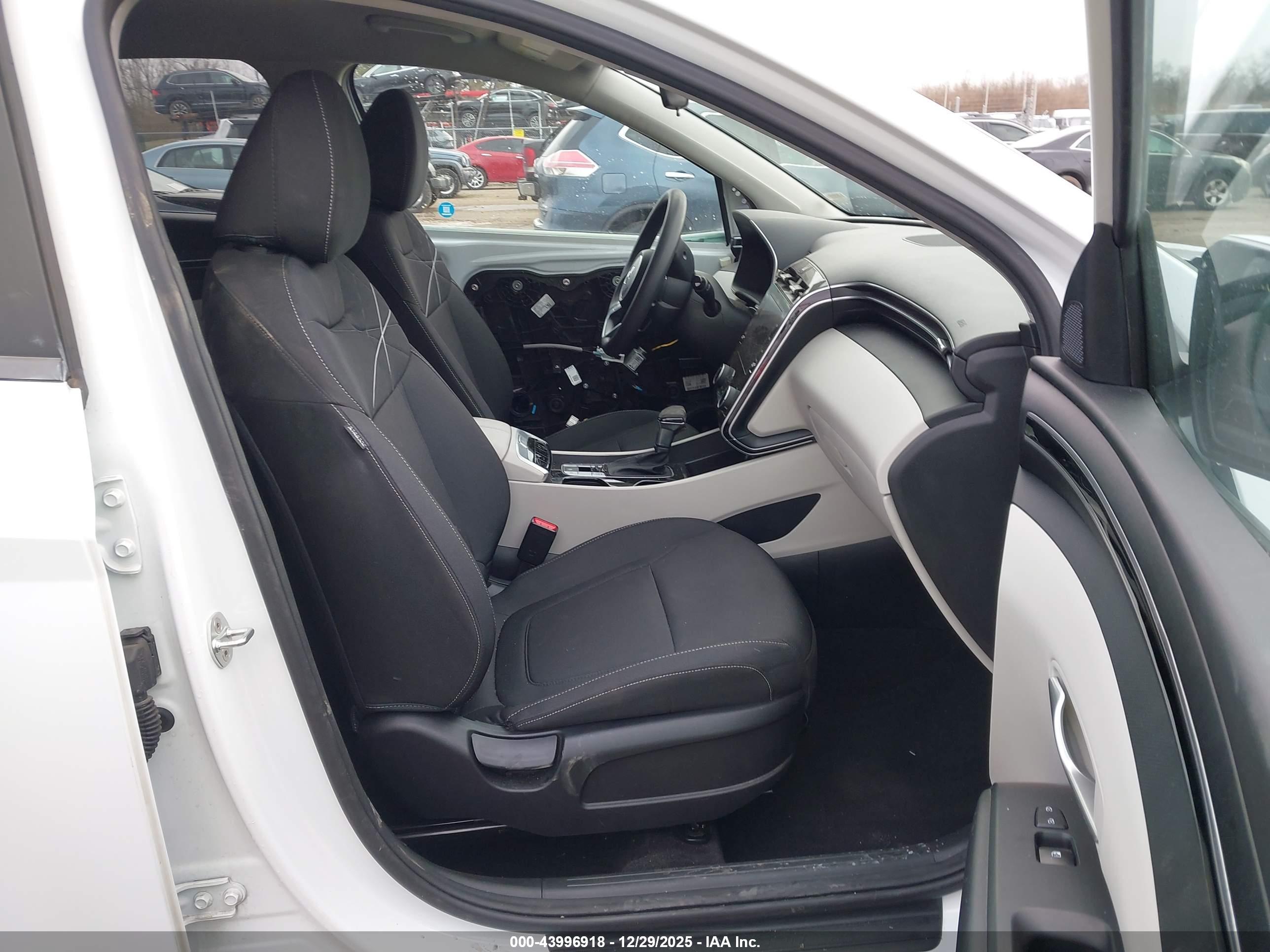 HYUNDAI TUCSON image 5