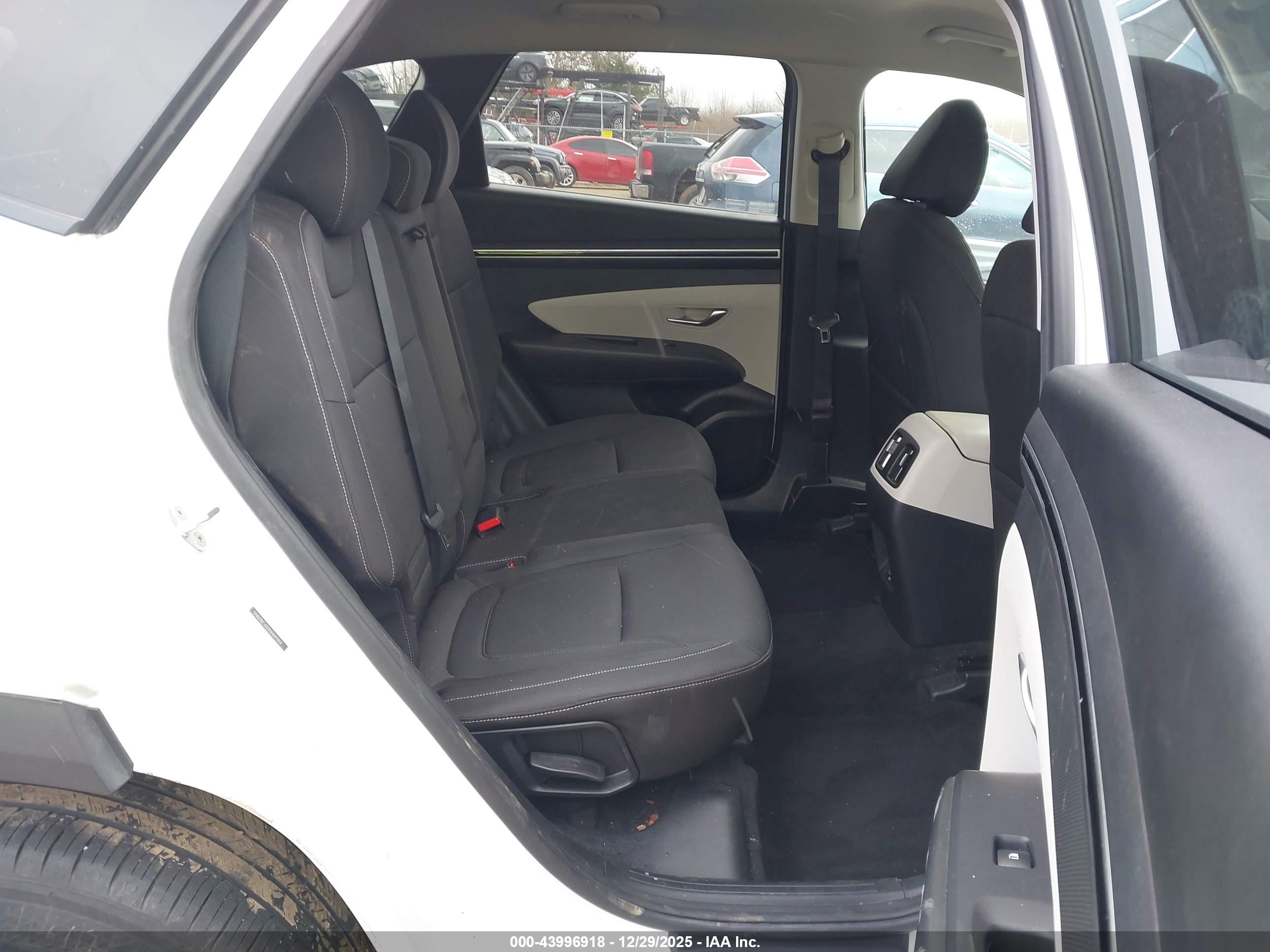 HYUNDAI TUCSON image 8