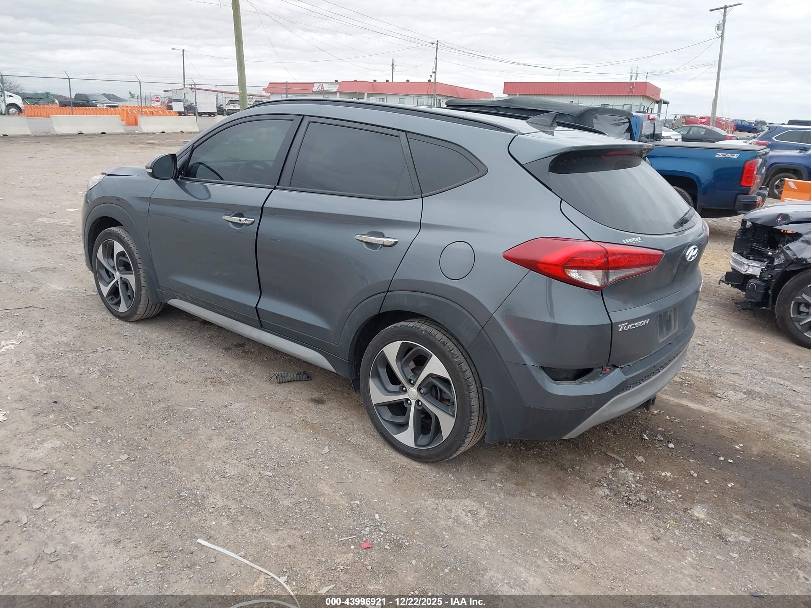 HYUNDAI TUCSON image 3