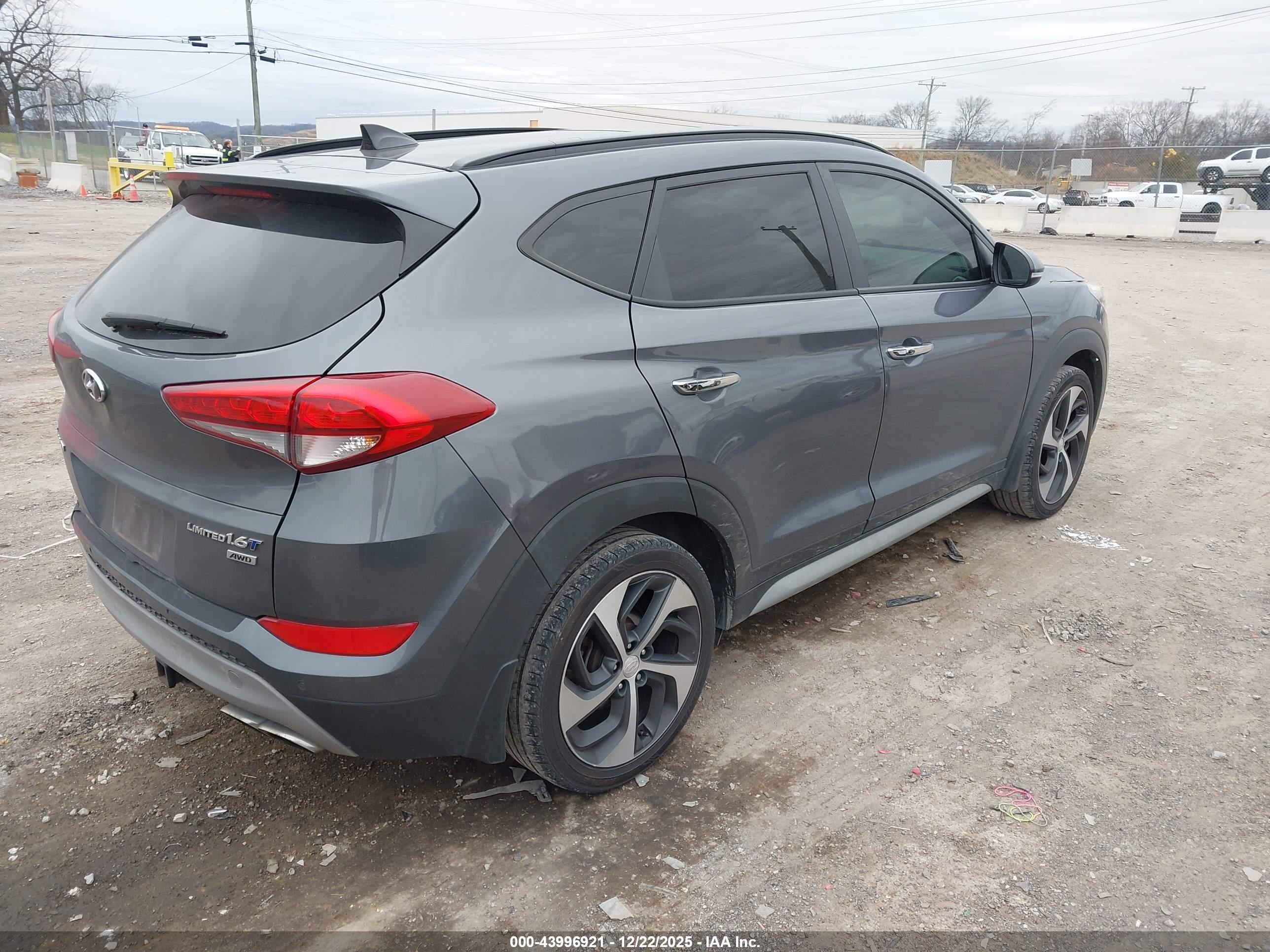 HYUNDAI TUCSON image 4