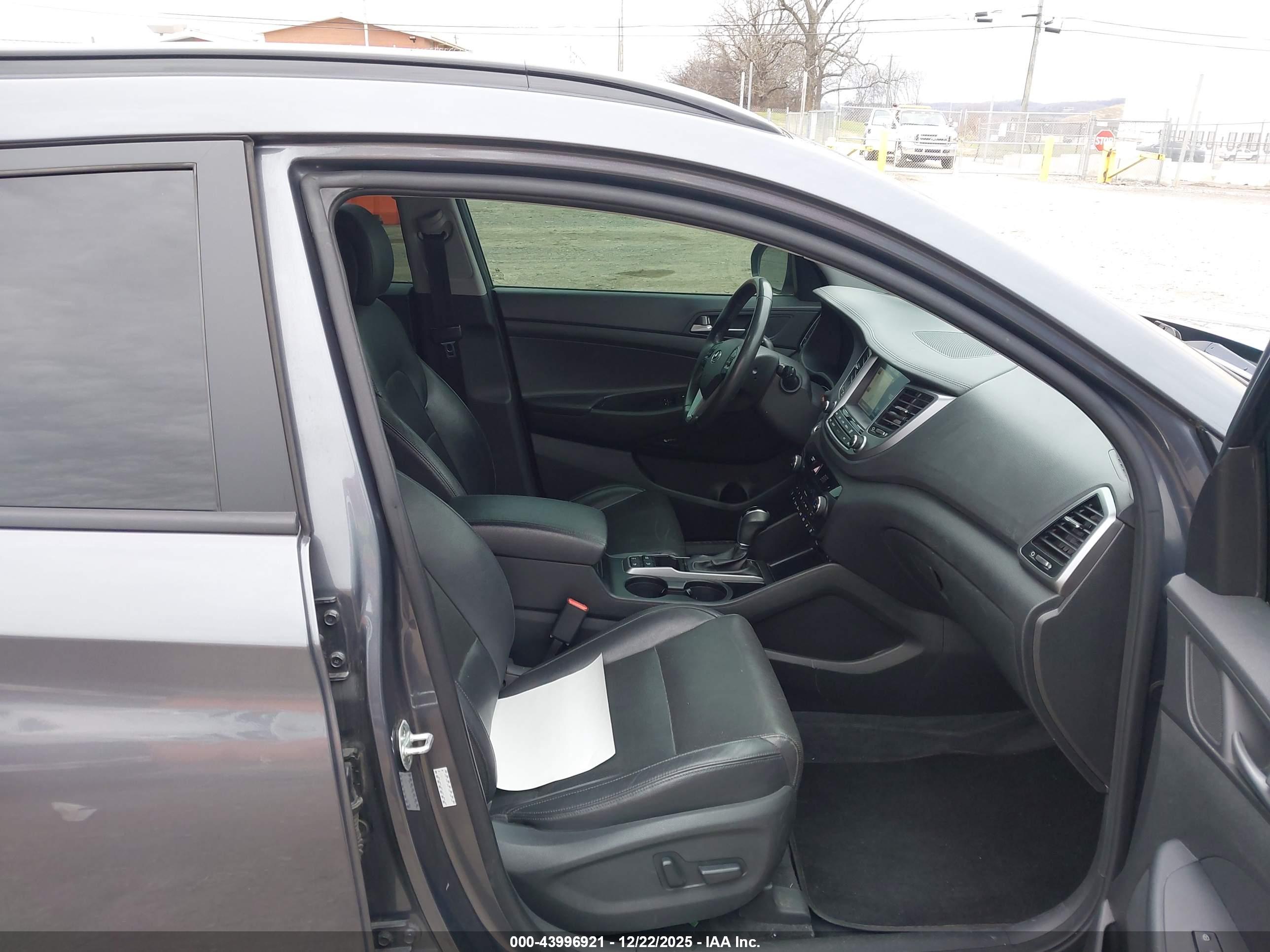 HYUNDAI TUCSON image 5