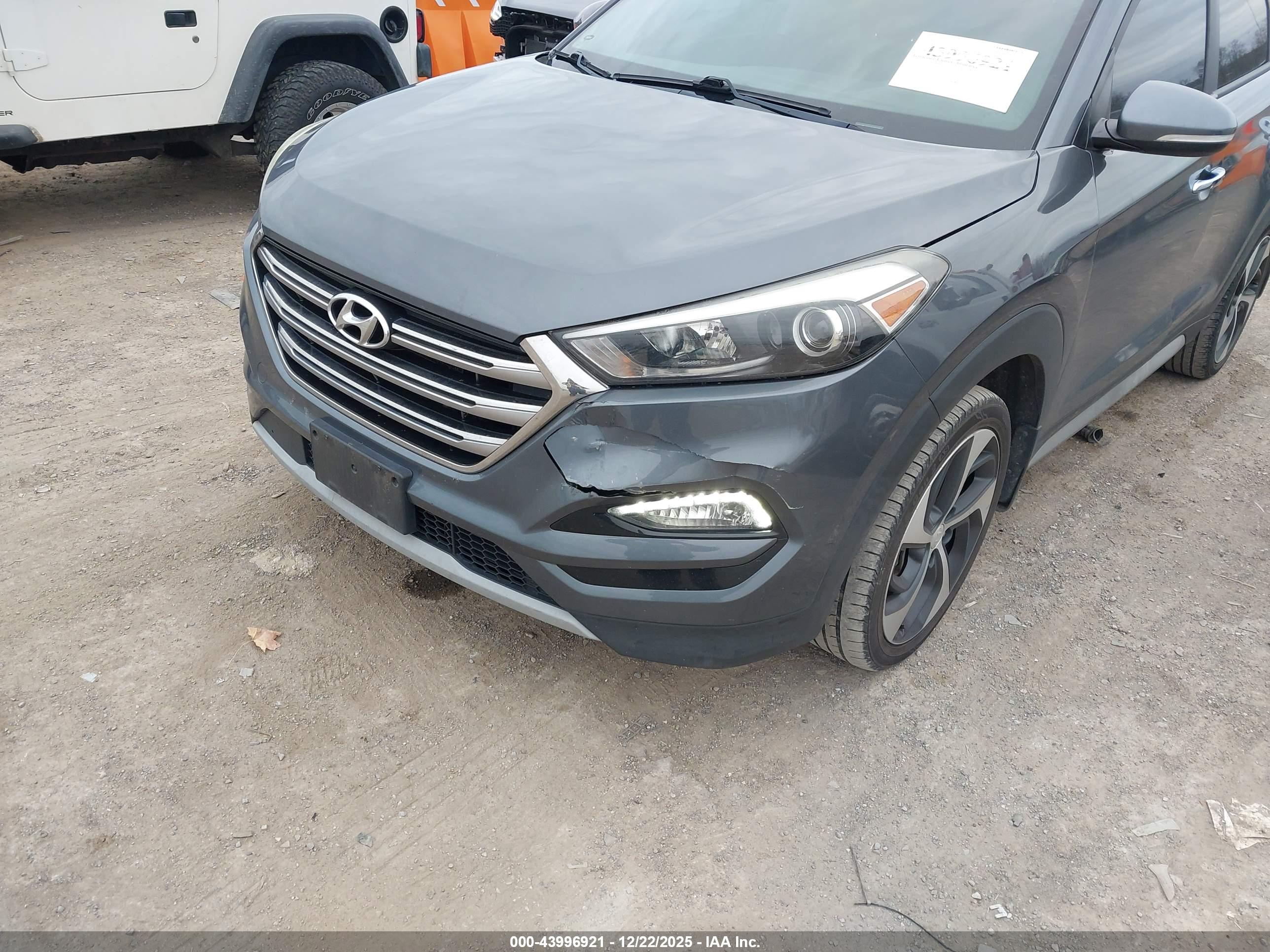 HYUNDAI TUCSON image 6