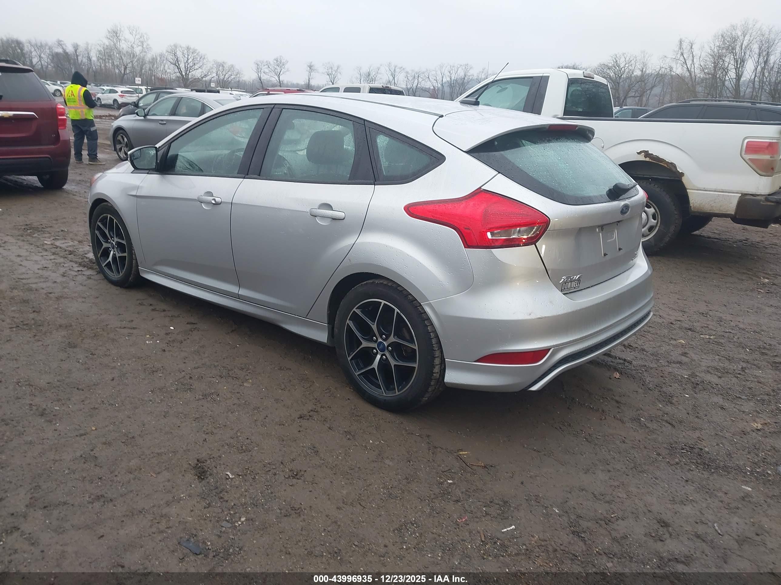 FORD FOCUS image 3