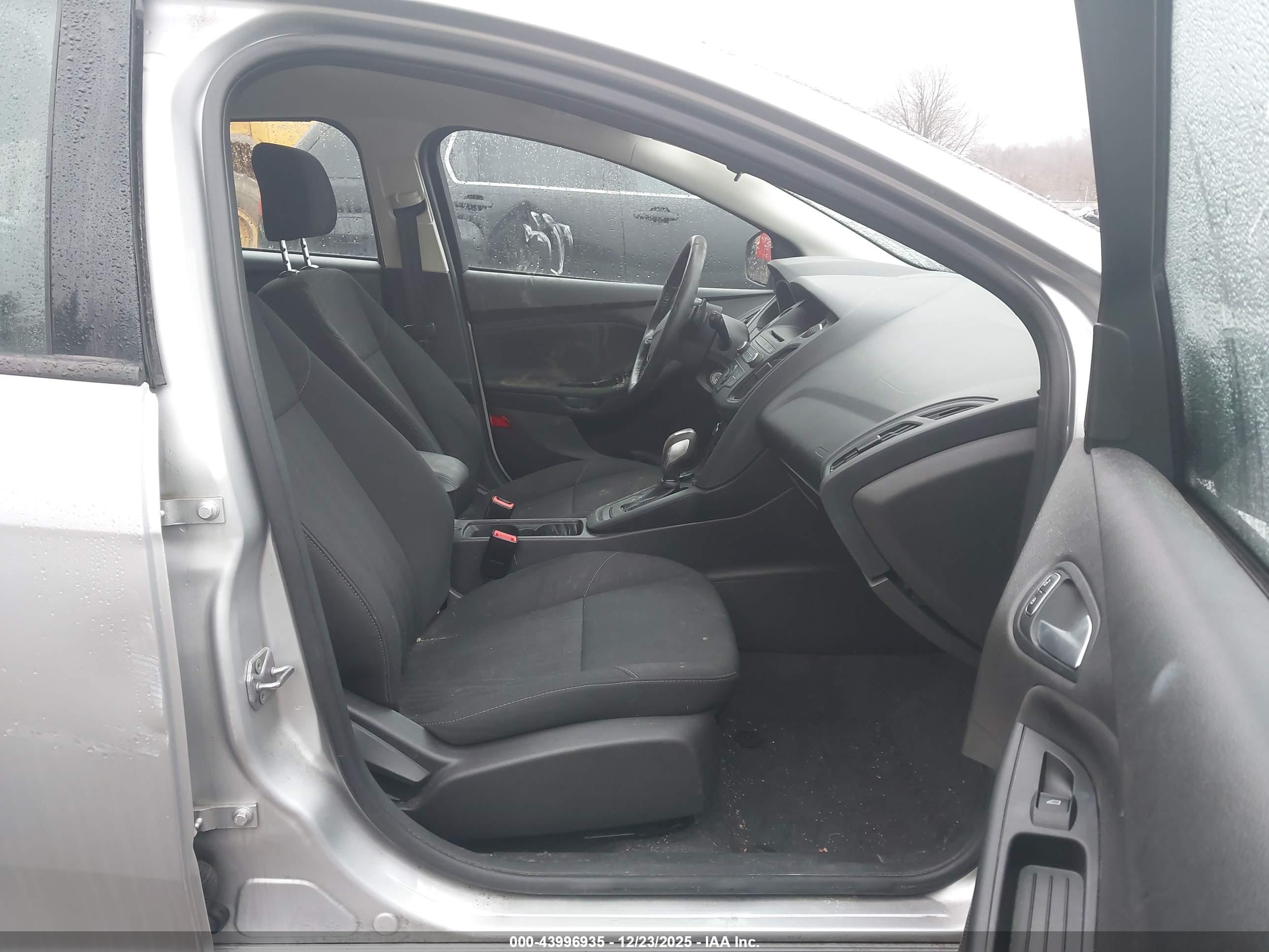 FORD FOCUS image 5
