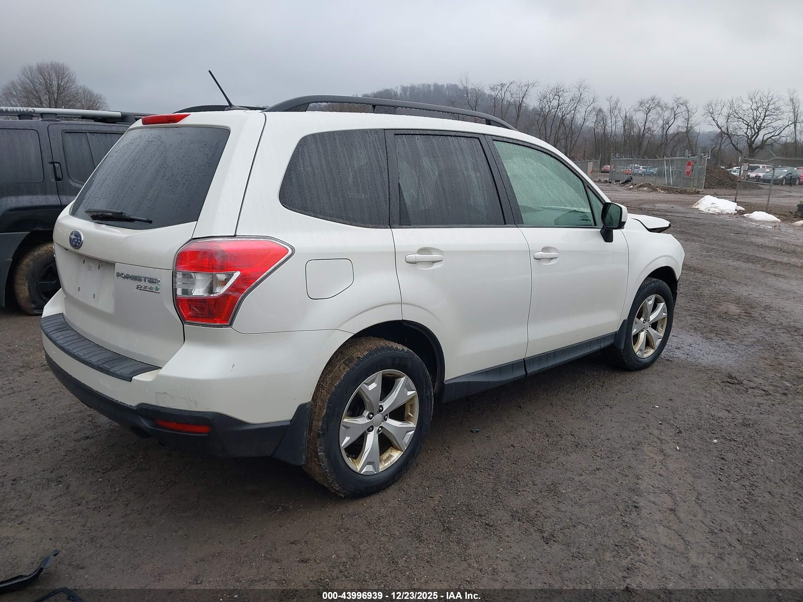 SUBARU FORESTER image 4