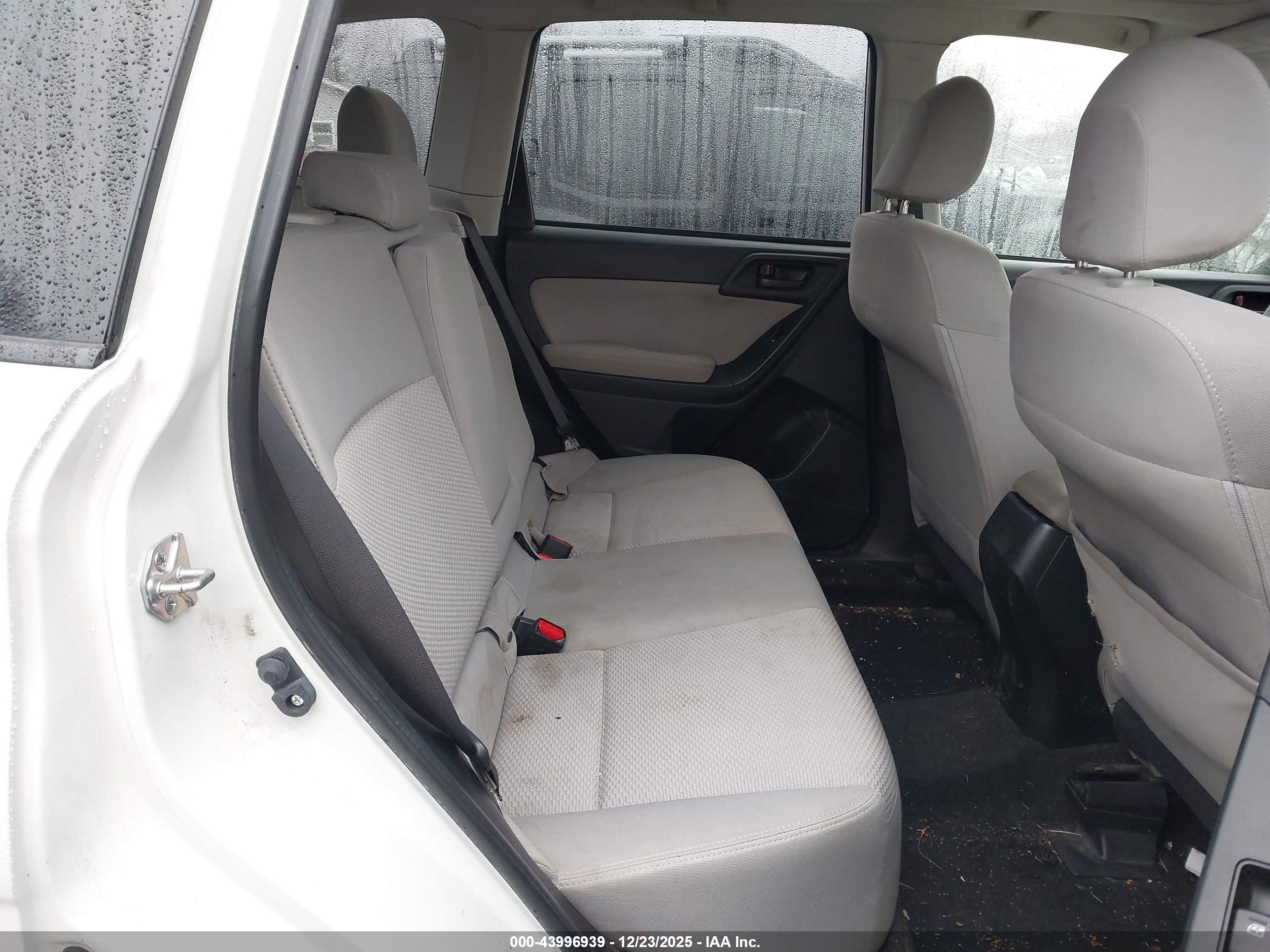 SUBARU FORESTER image 8