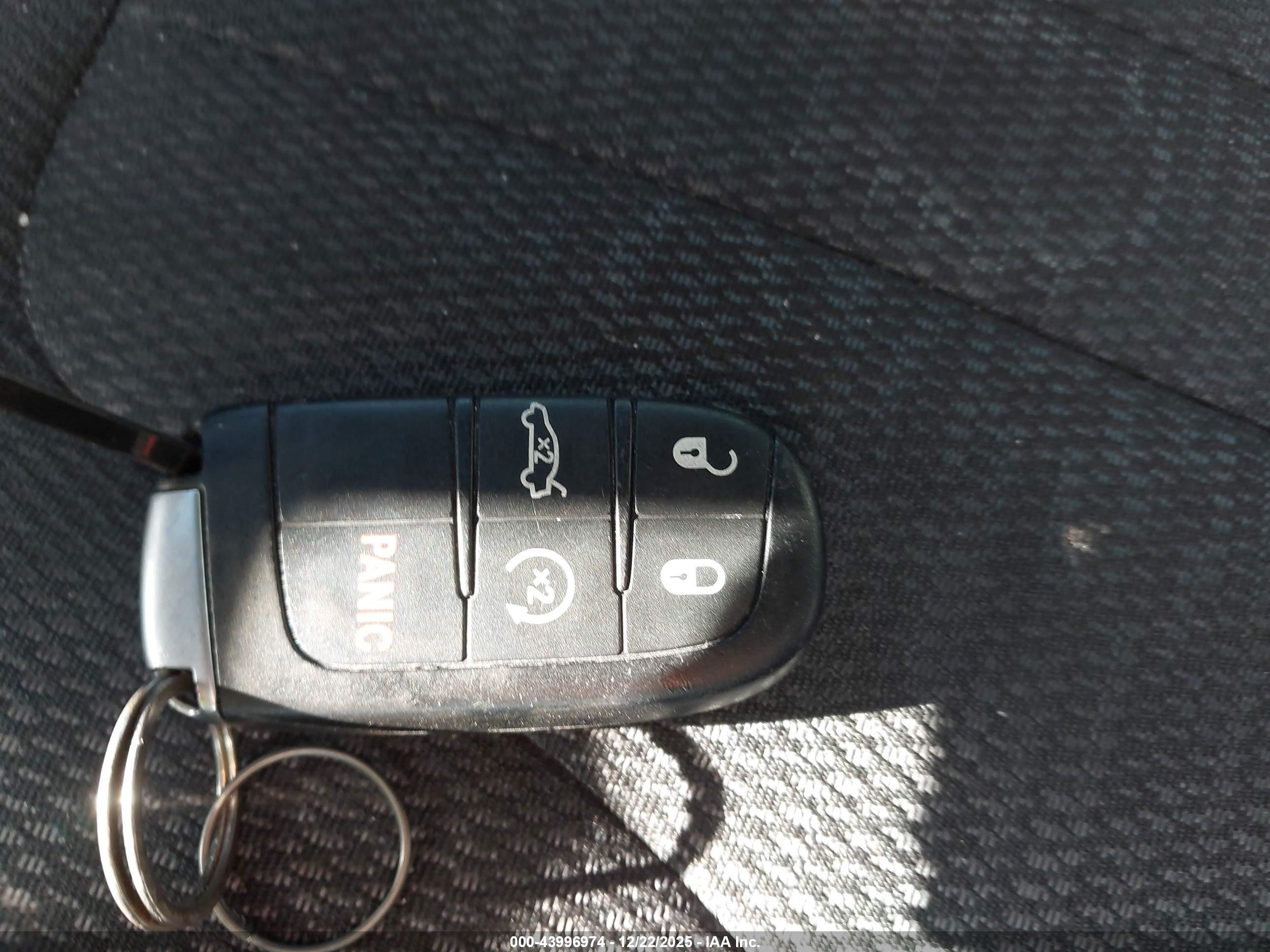 CHRYSLER 200 image 11