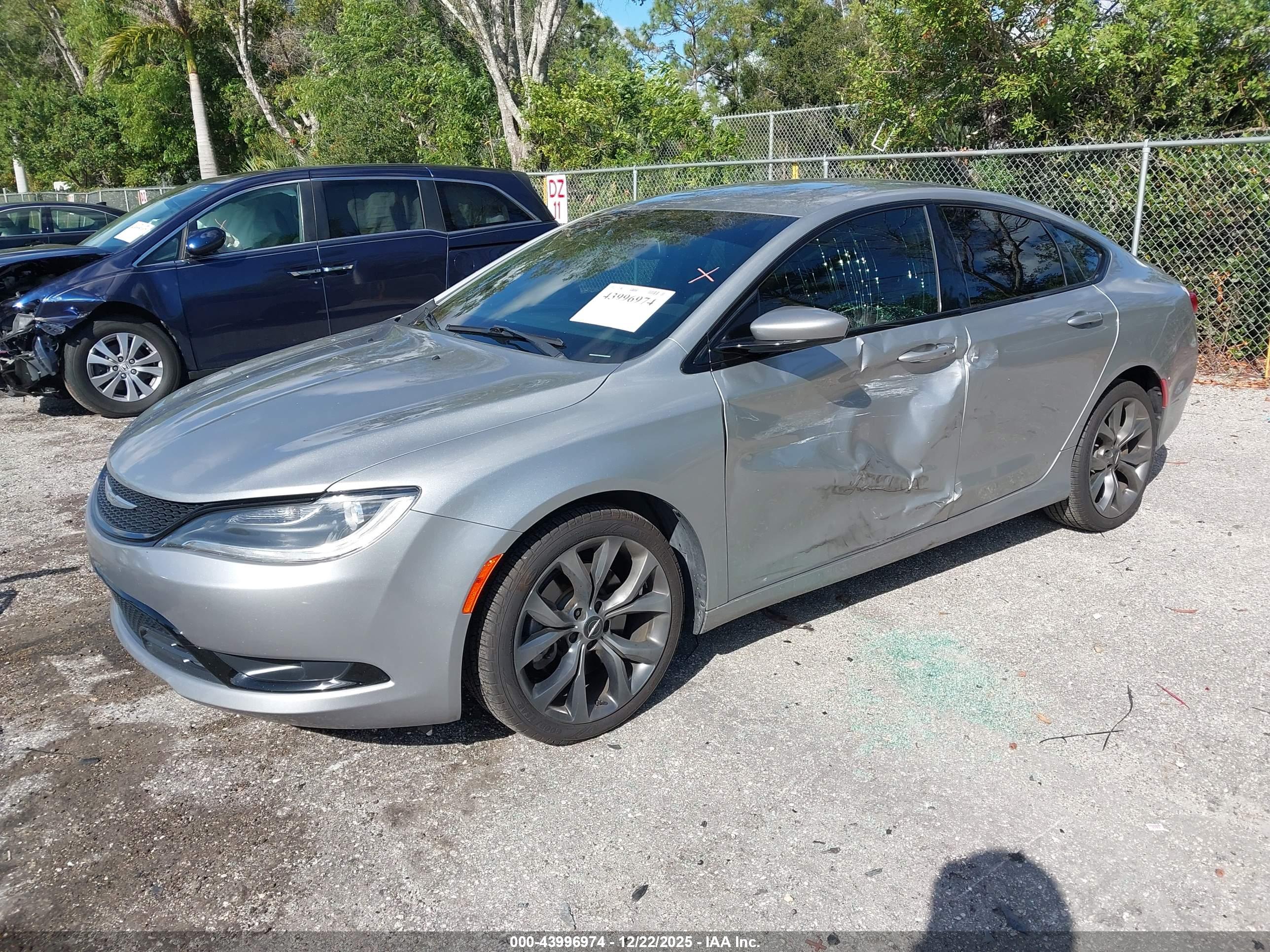CHRYSLER 200 image 2
