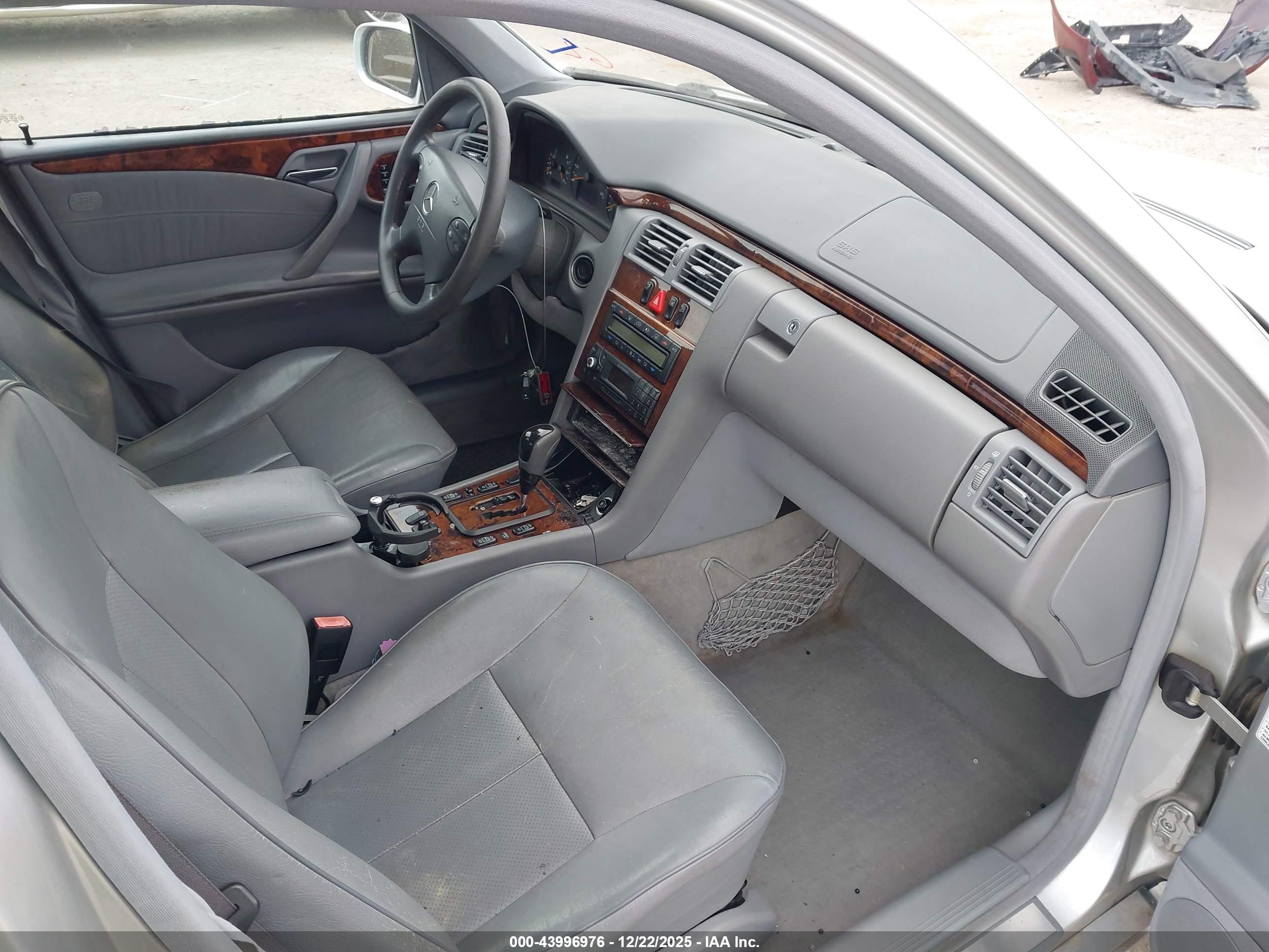 MERCEDES-BENZ E image 5