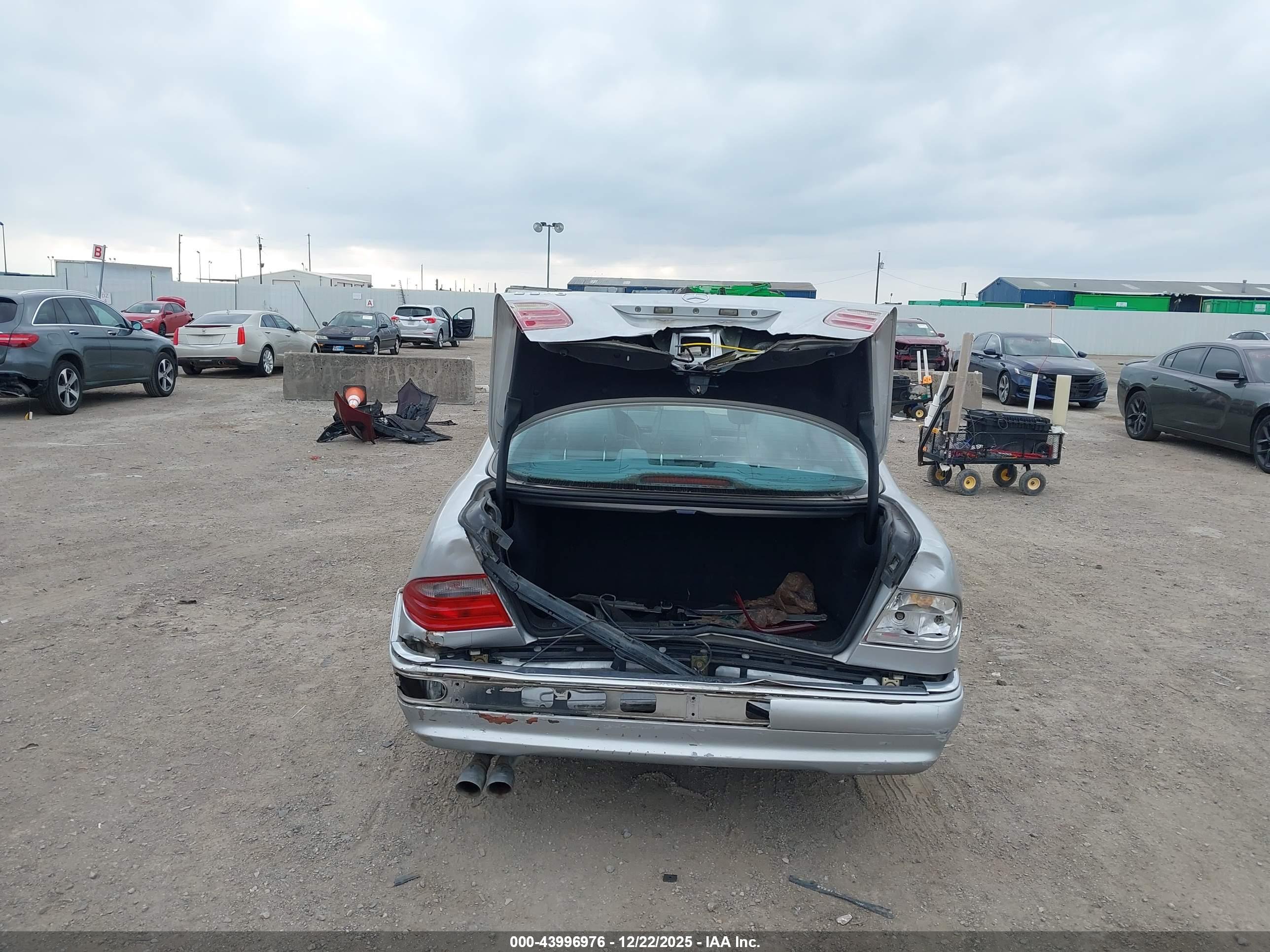 MERCEDES-BENZ E image 6