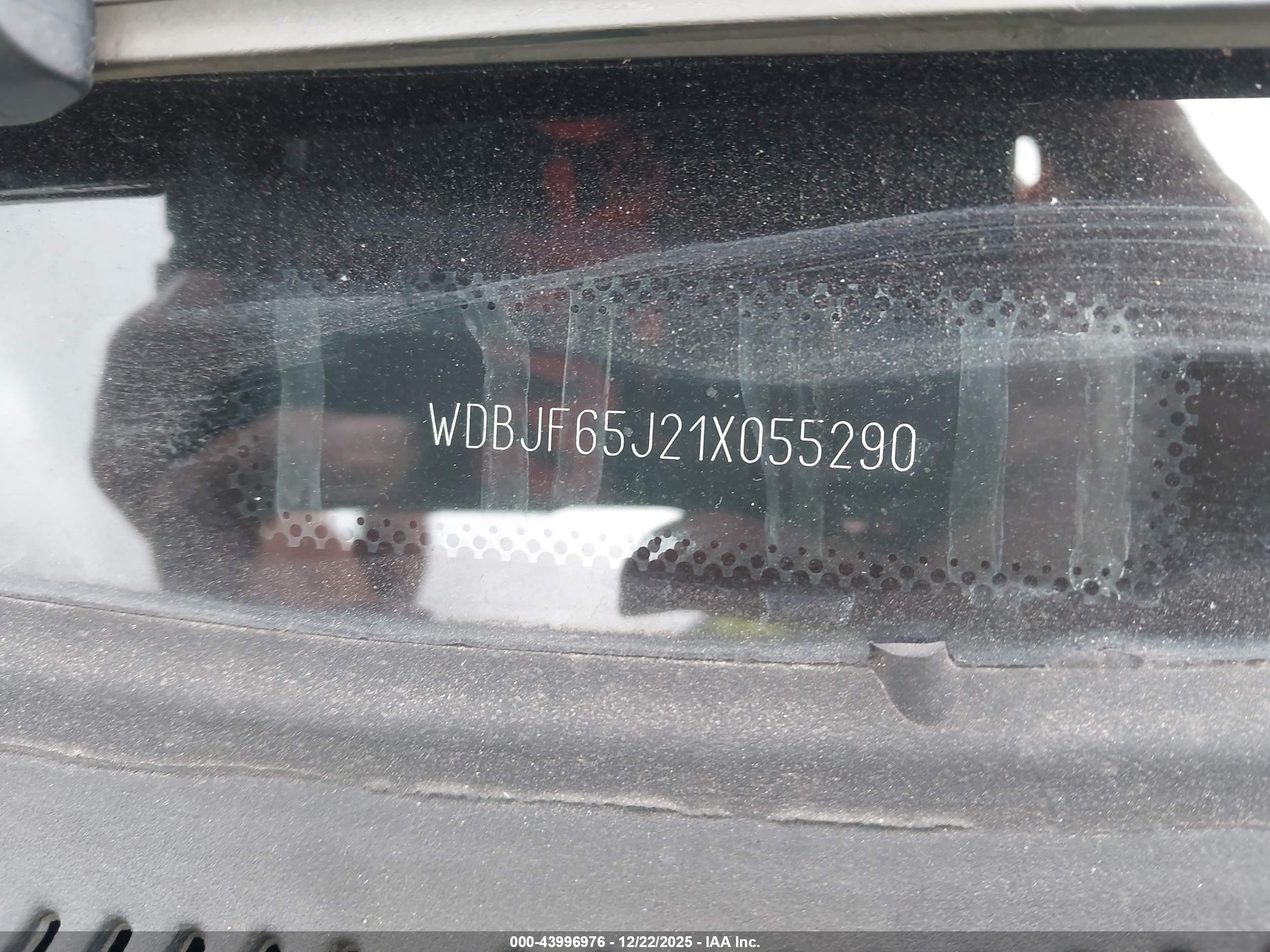 MERCEDES-BENZ E image 9