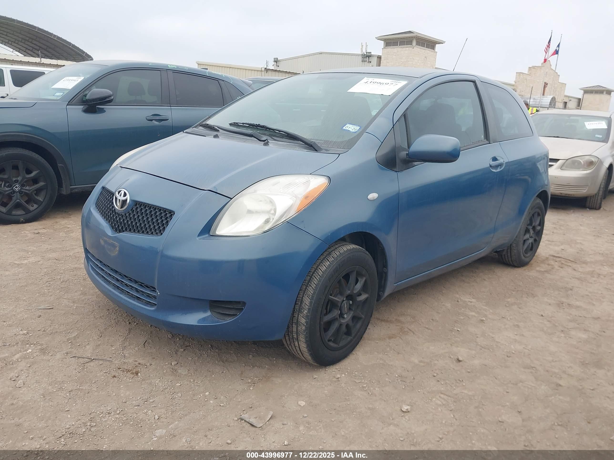 TOYOTA YARIS image 2