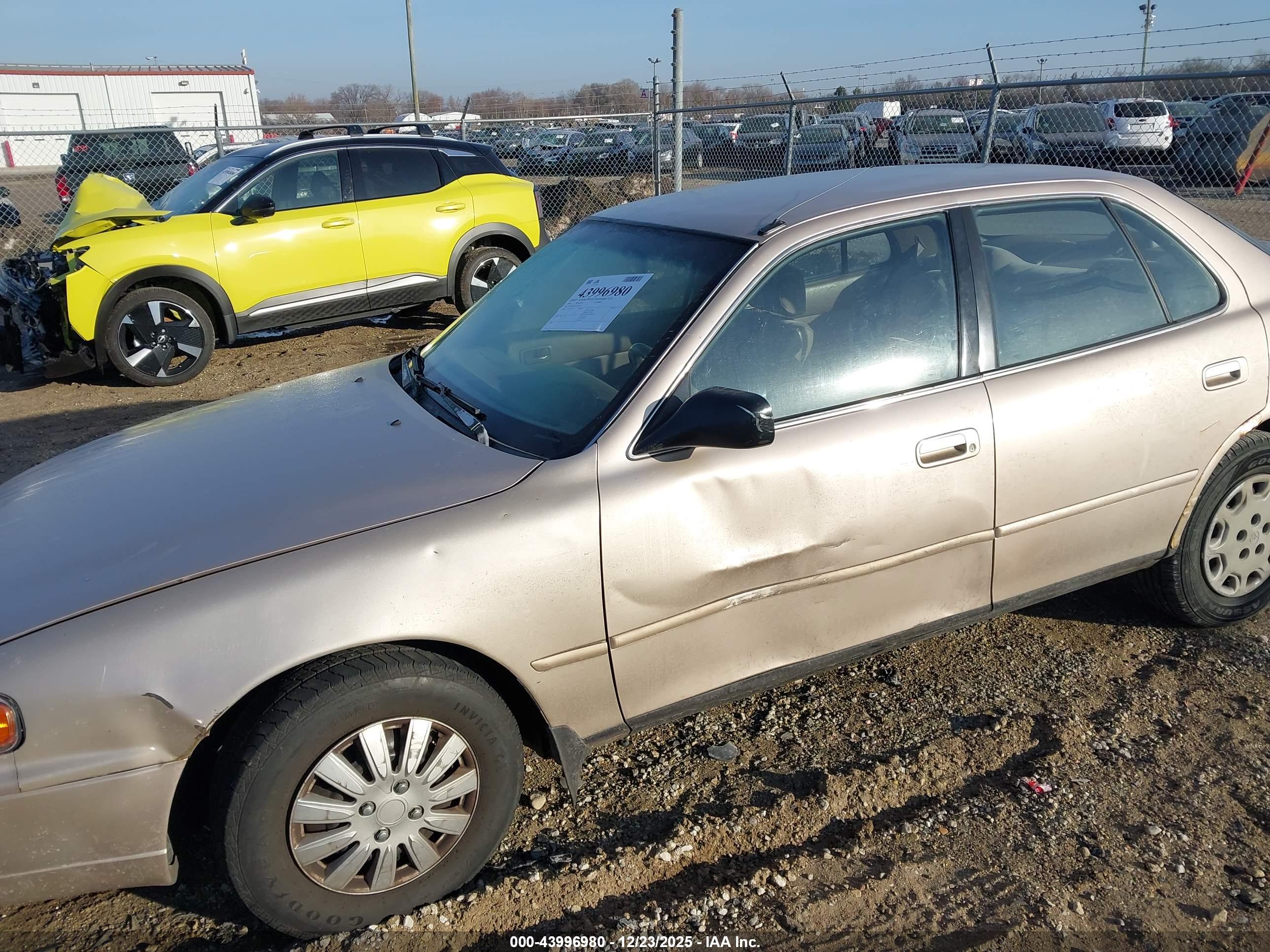 TOYOTA CAMRY image 2