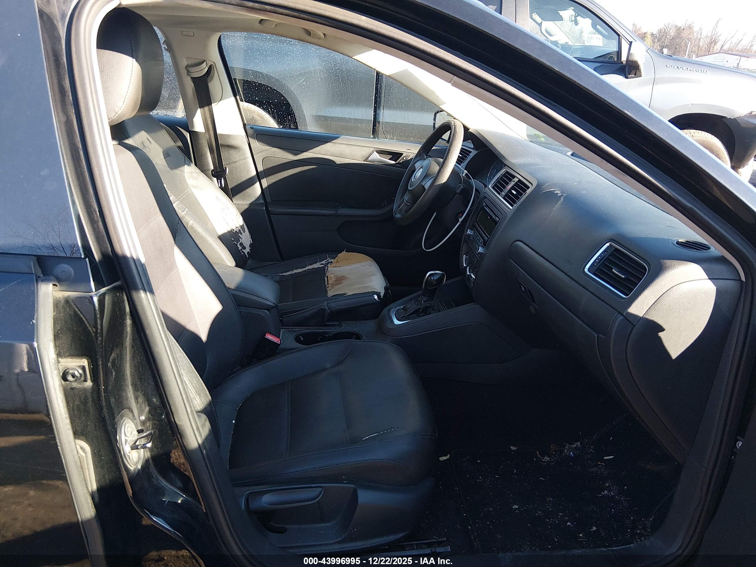 VOLKSWAGEN JETTA image 5
