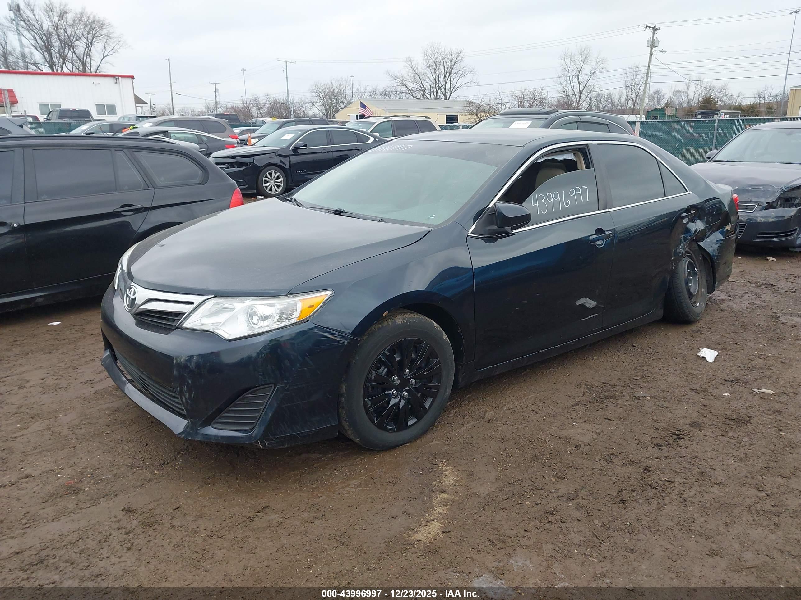 TOYOTA CAMRY image 2