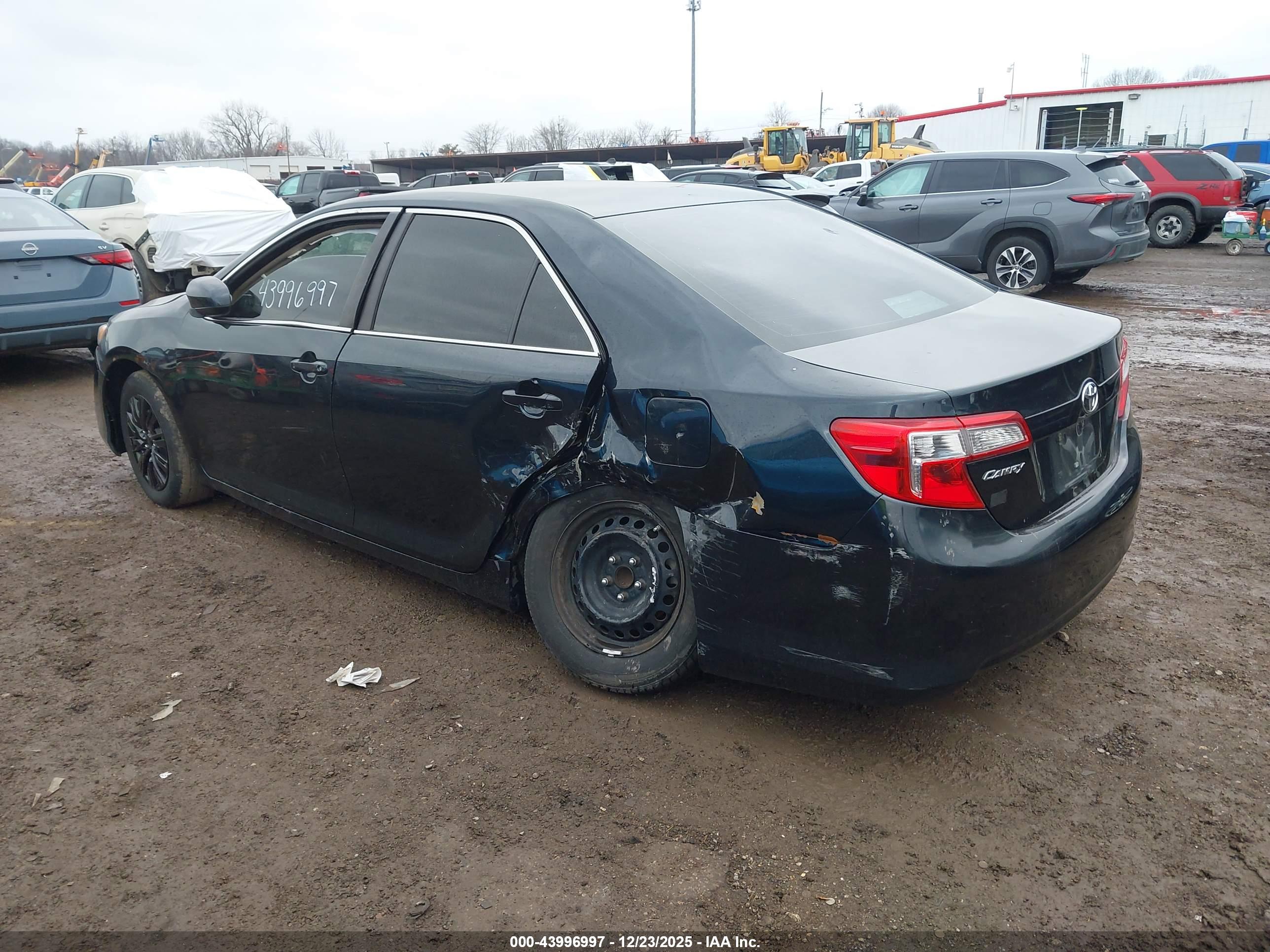 TOYOTA CAMRY image 3