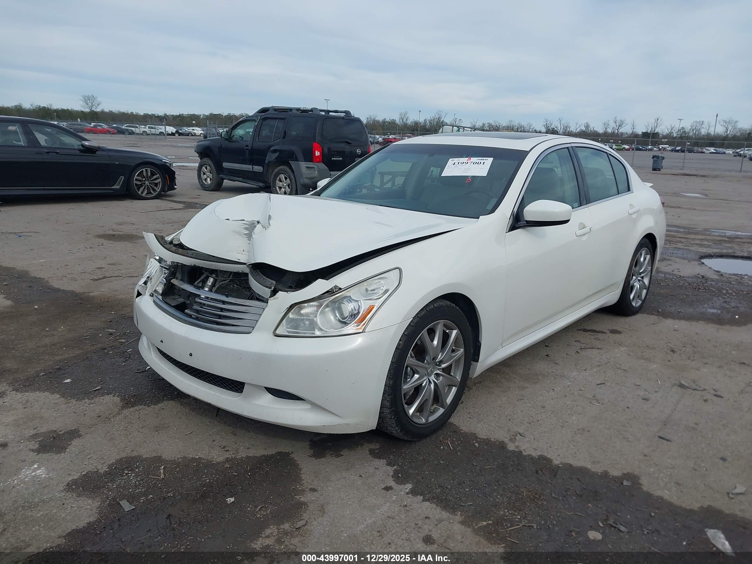 INFINITI G37 image 2