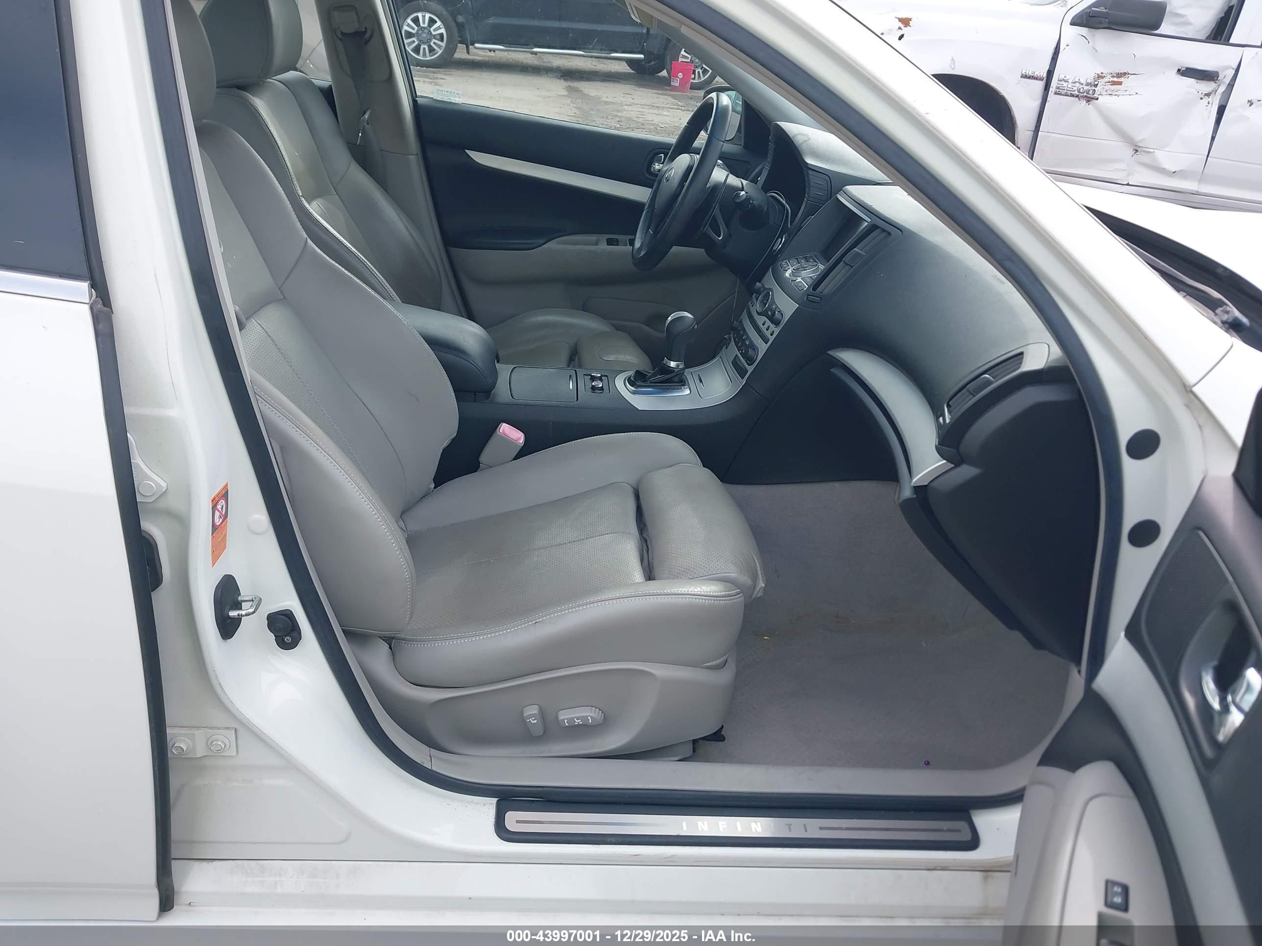 INFINITI G37 image 5