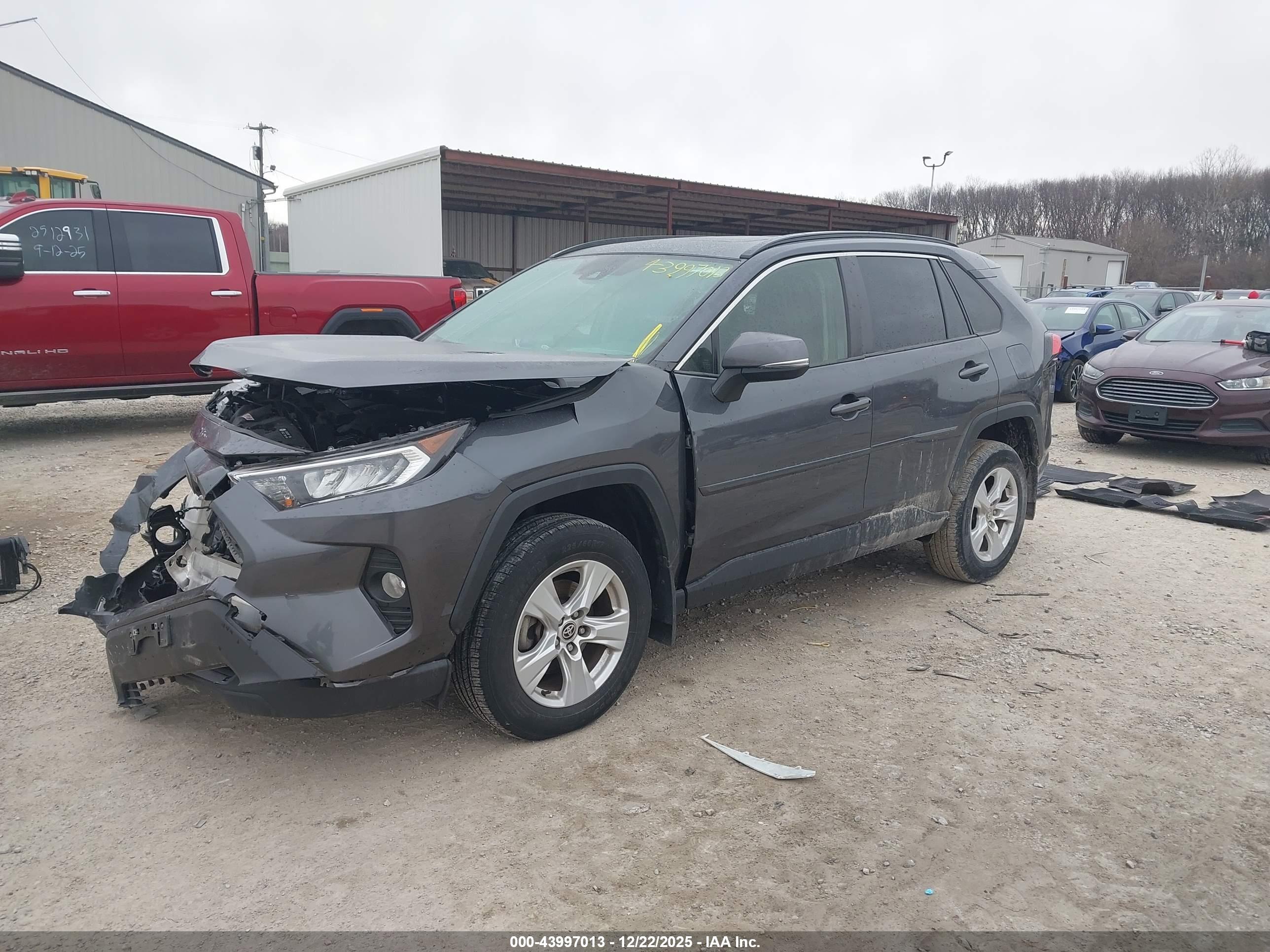 TOYOTA RAV4 image 2
