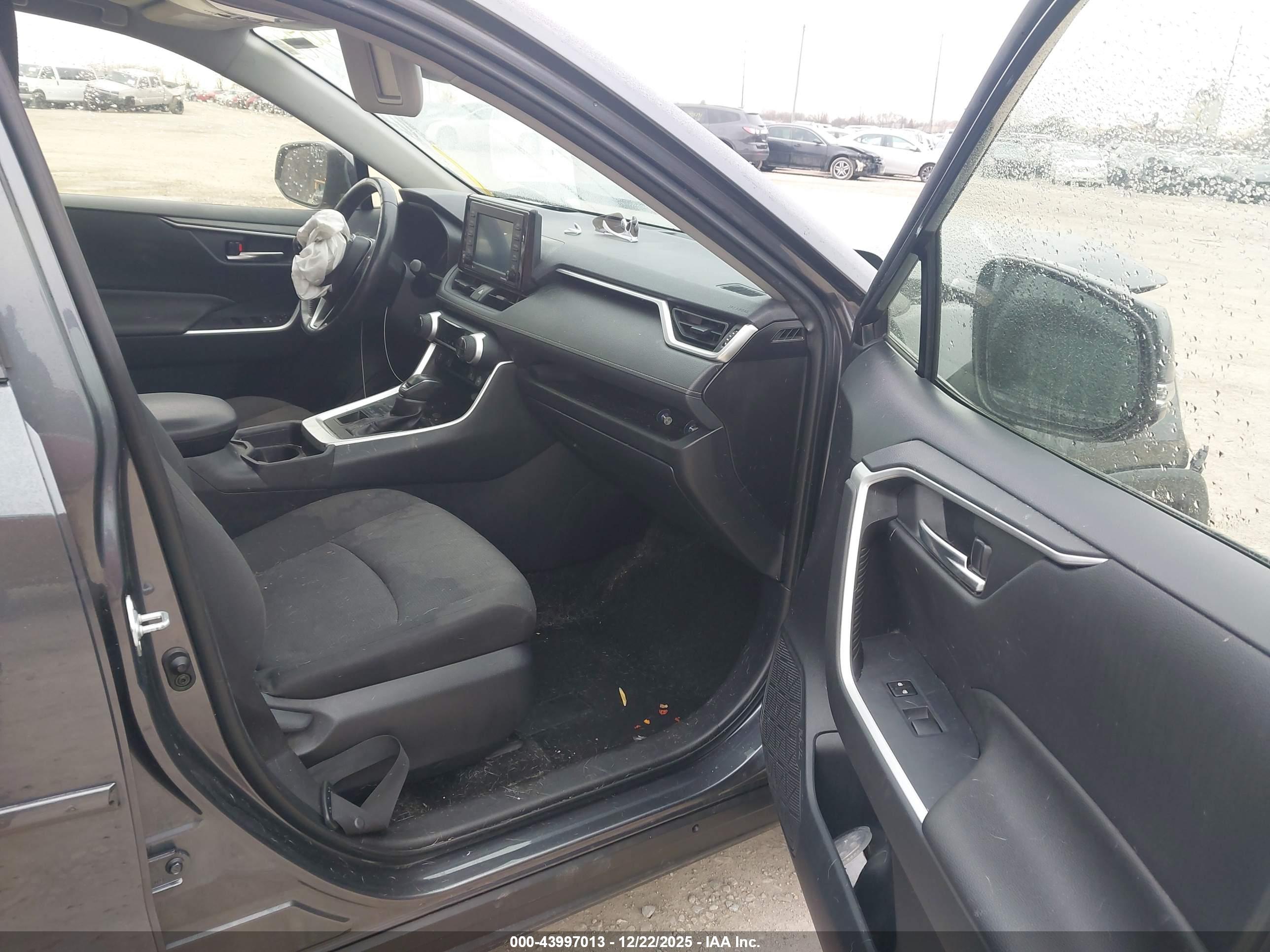 TOYOTA RAV4 image 5