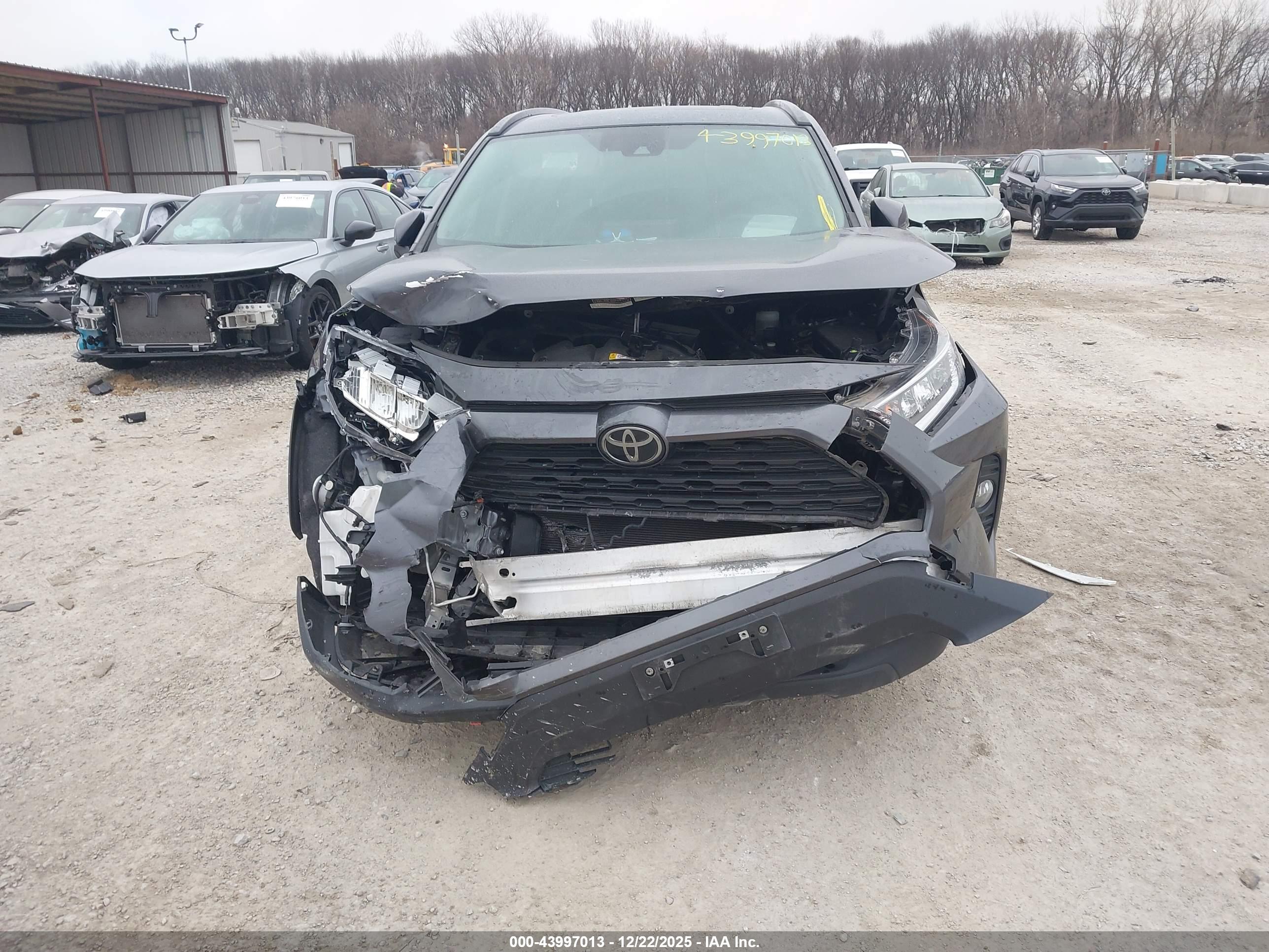 TOYOTA RAV4 image 6