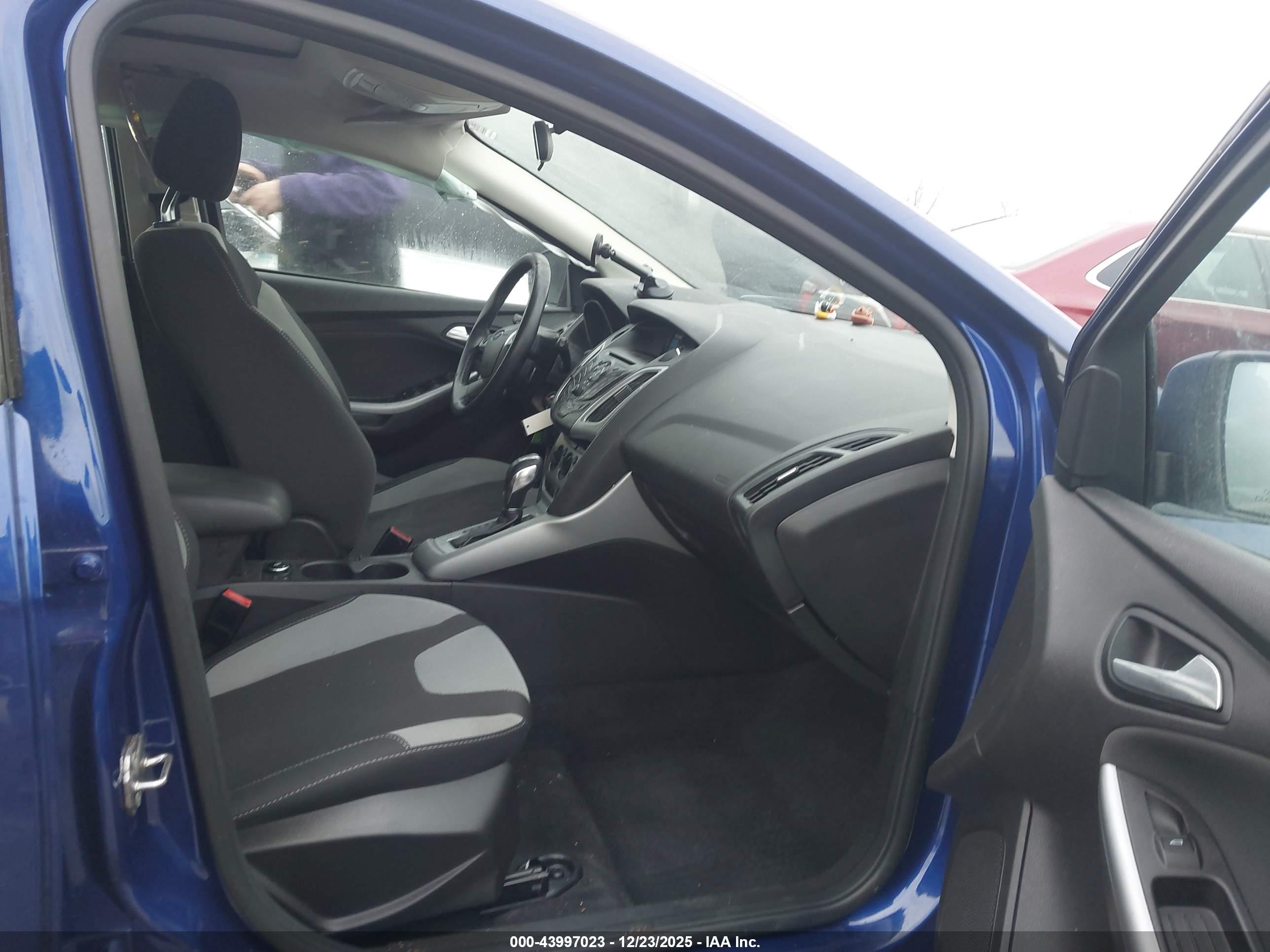 FORD FOCUS image 5