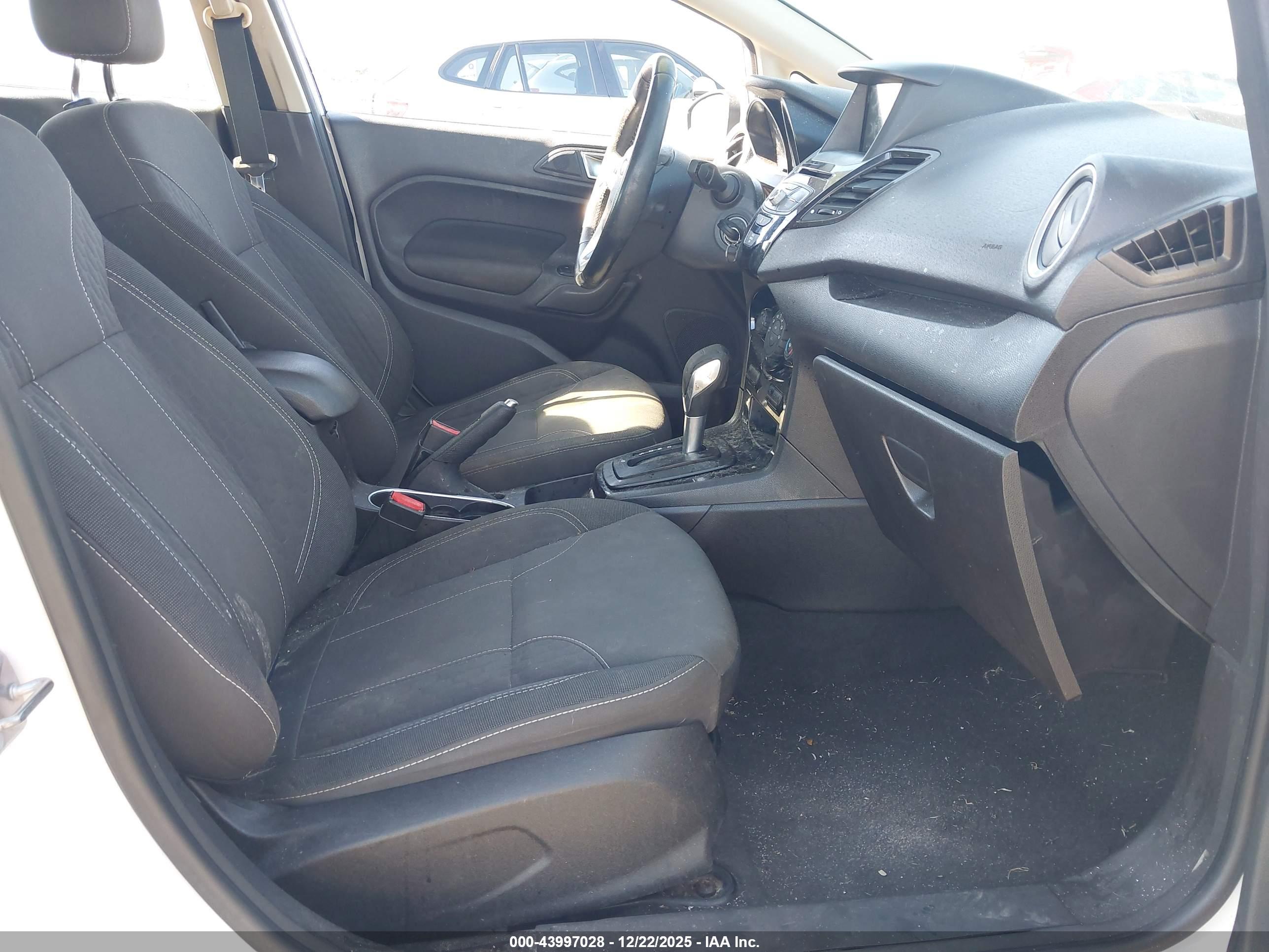 FORD FIESTA image 5