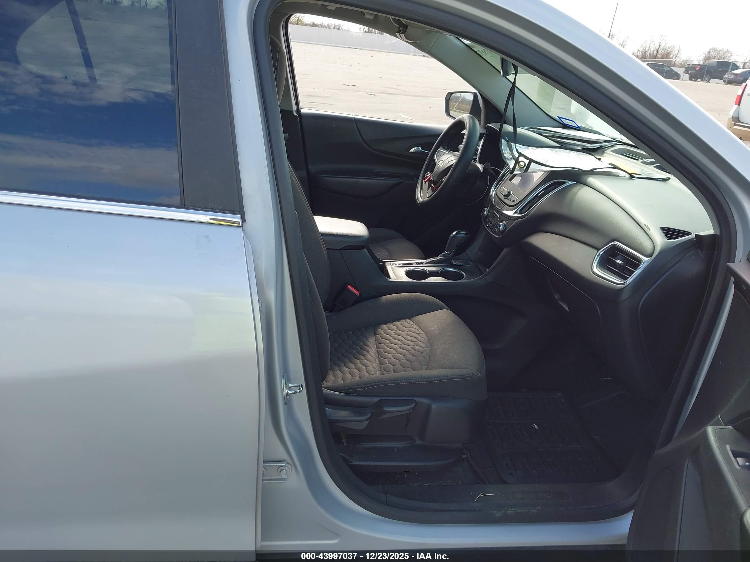 CHEVROLET EQUINOX image 5
