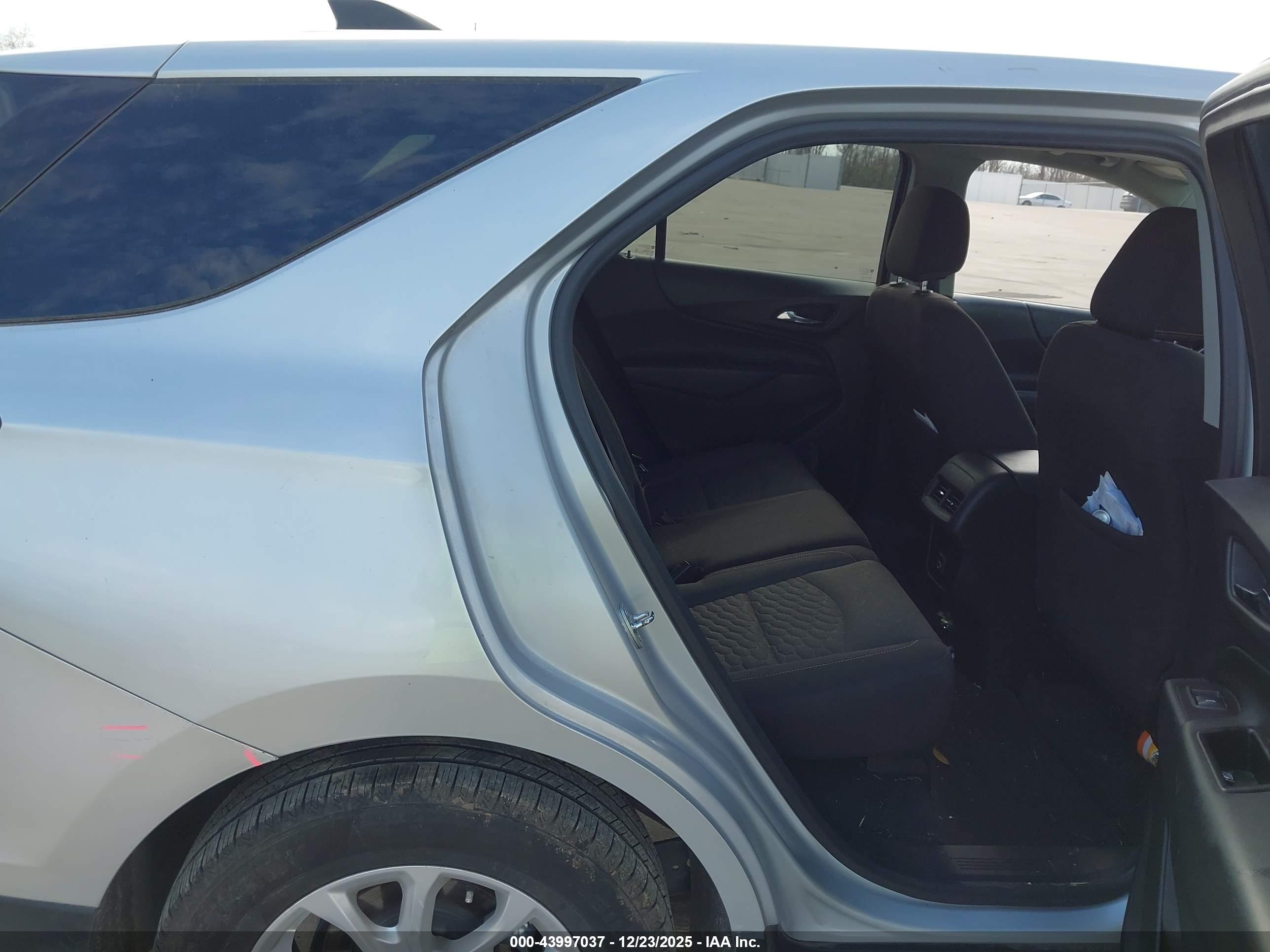 CHEVROLET EQUINOX image 8