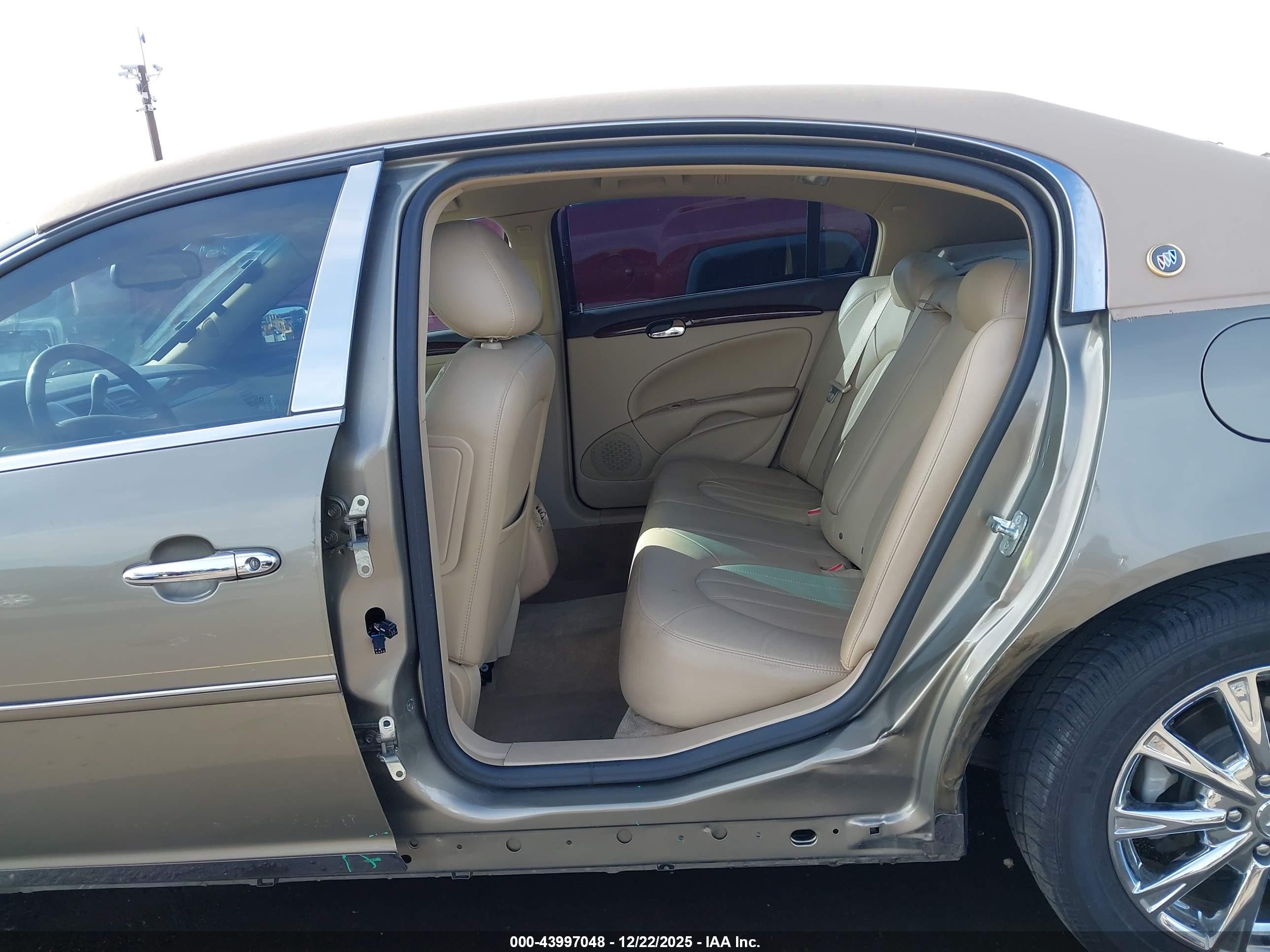 BUICK LUCERNE image 8