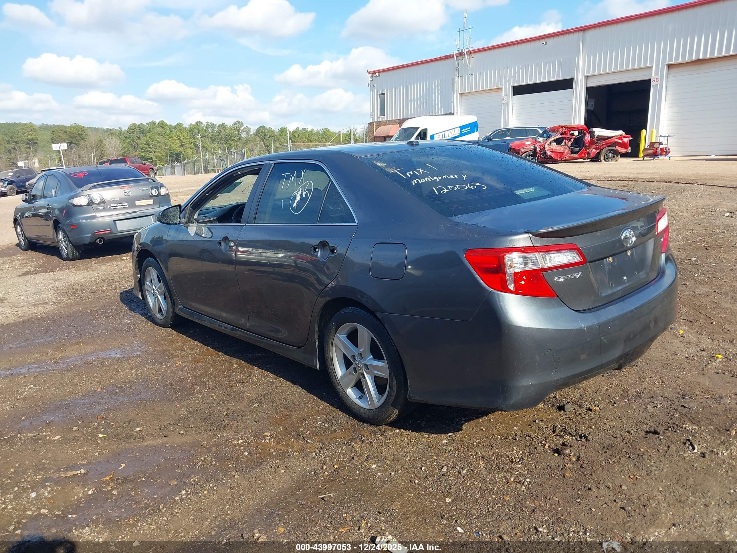 TOYOTA CAMRY image 3