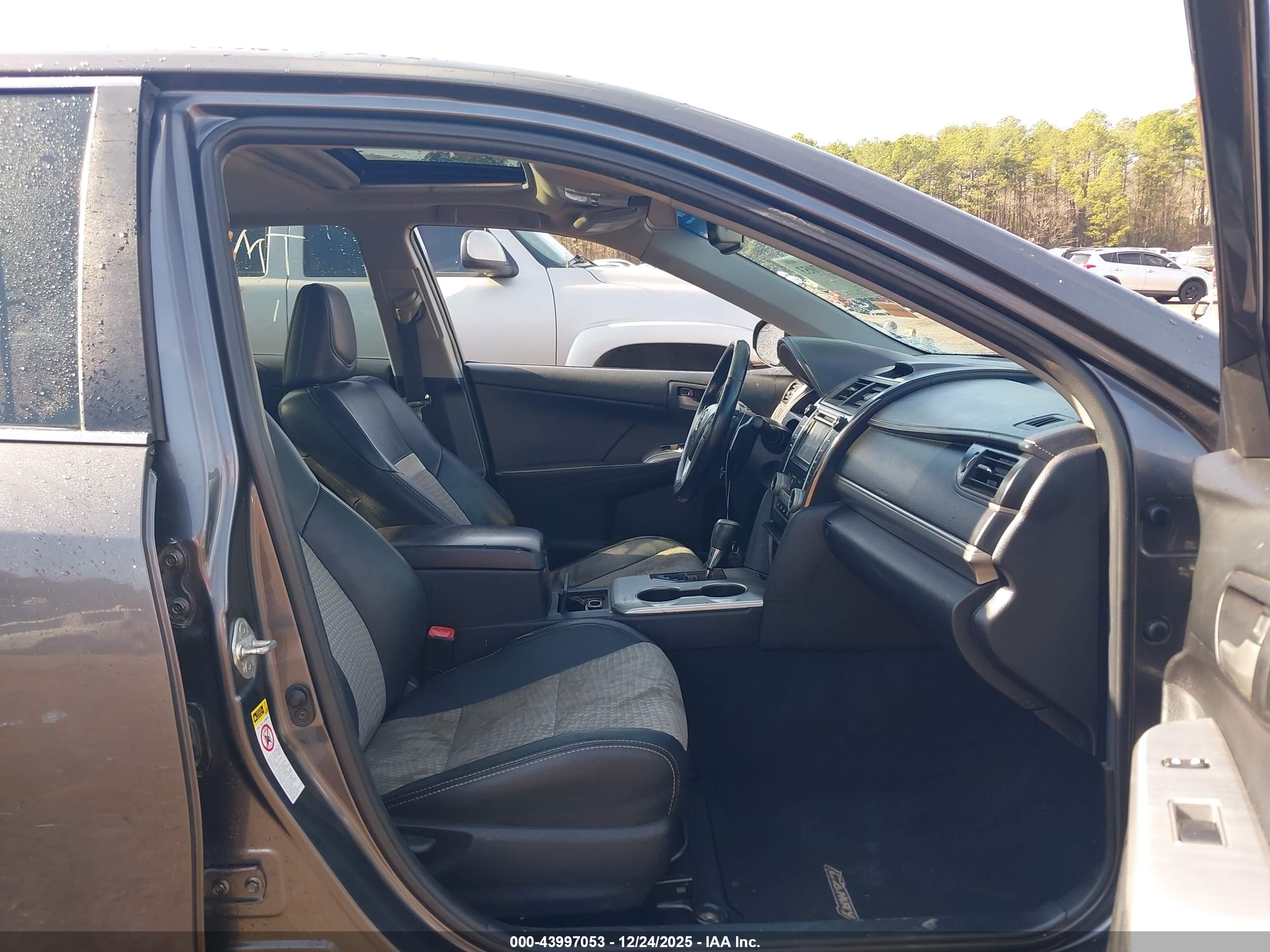TOYOTA CAMRY image 5