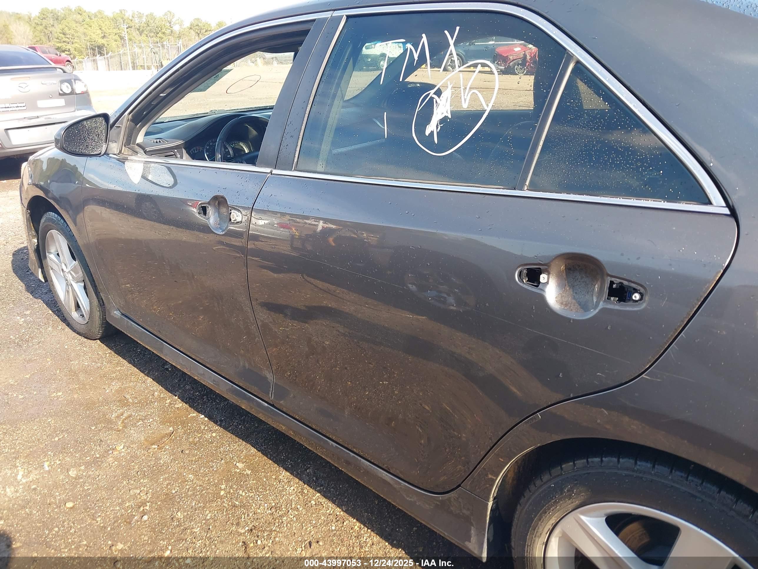 TOYOTA CAMRY image 6