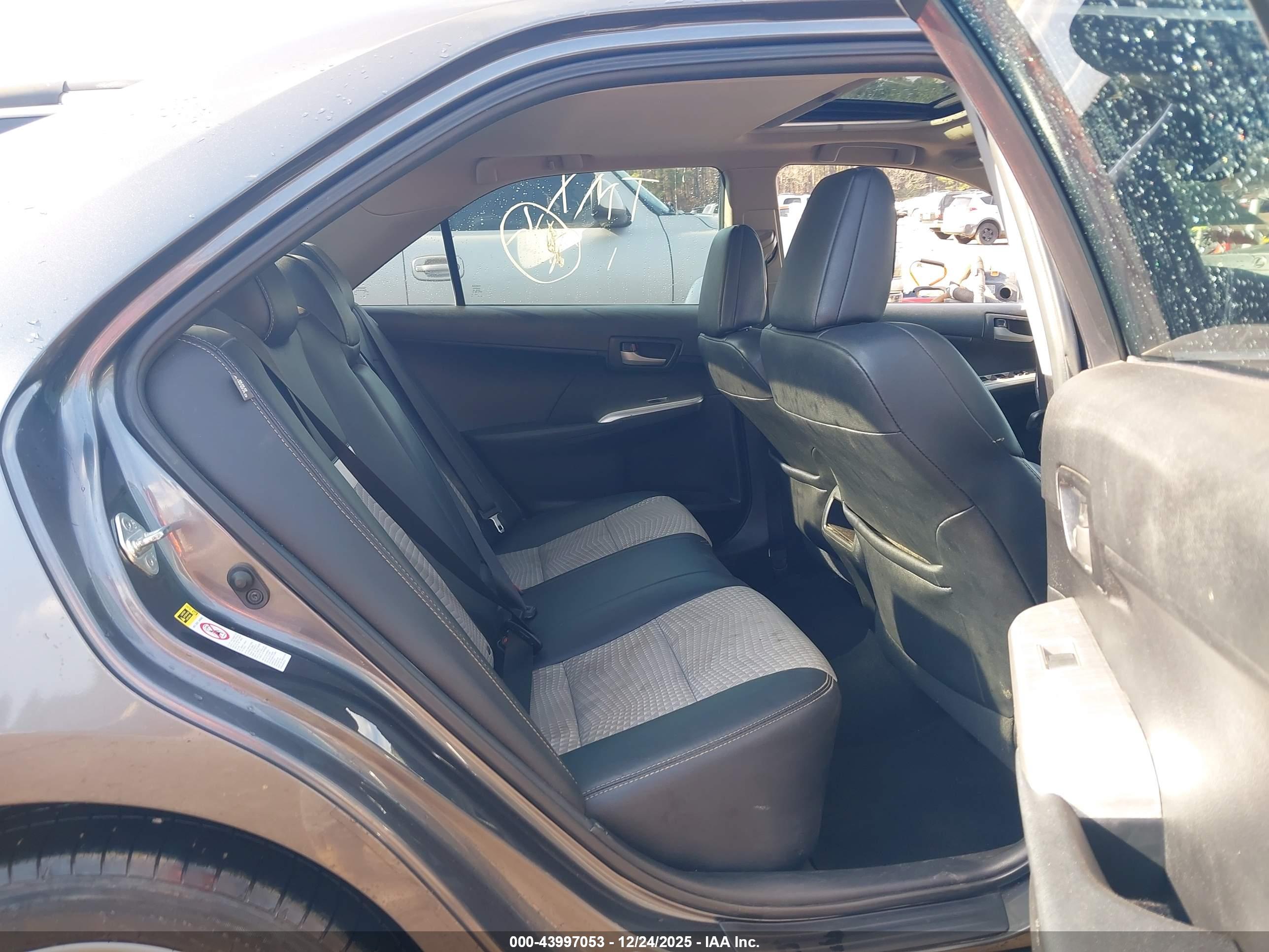 TOYOTA CAMRY image 8