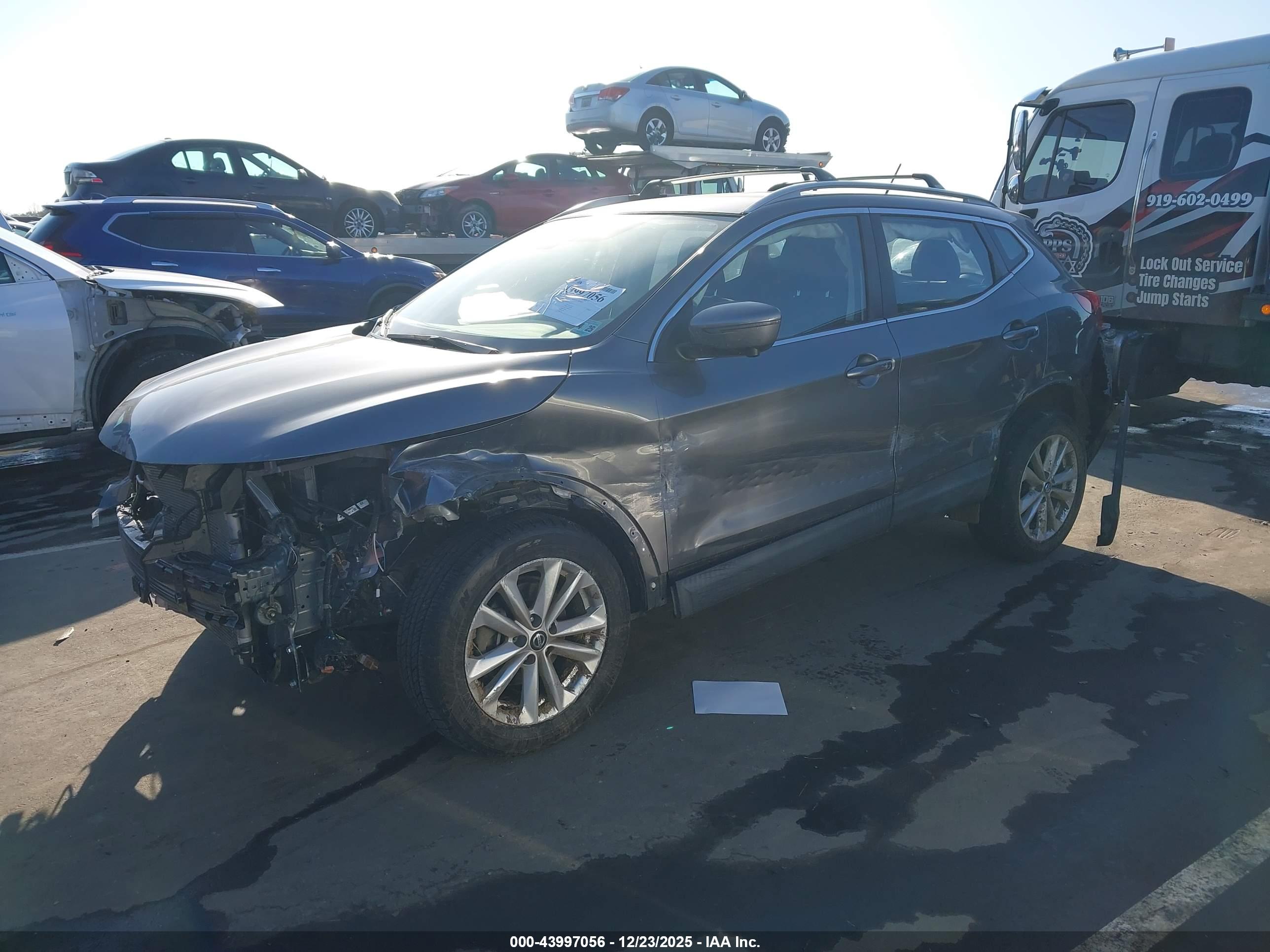NISSAN ROGUE image 2