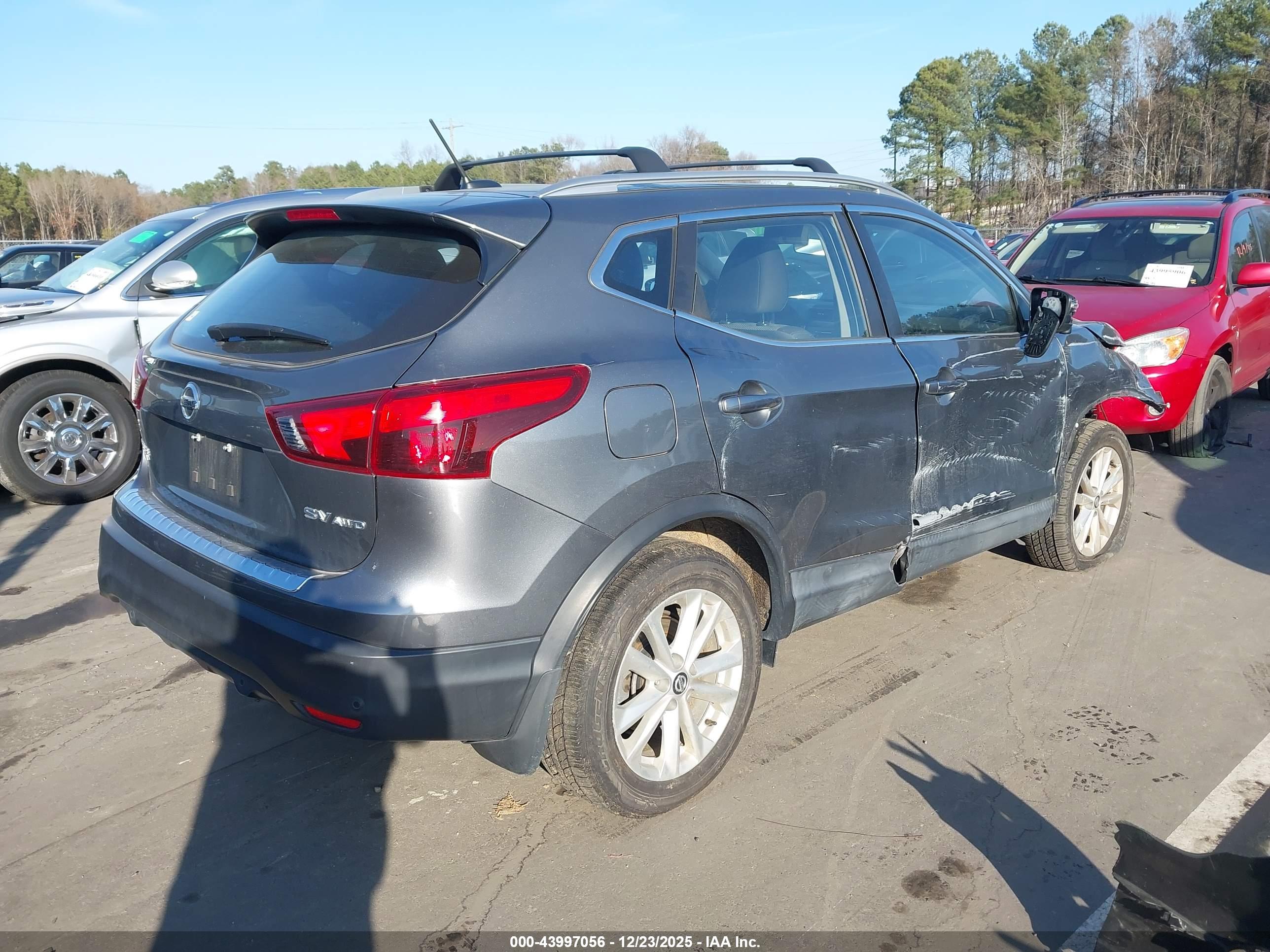NISSAN ROGUE image 4