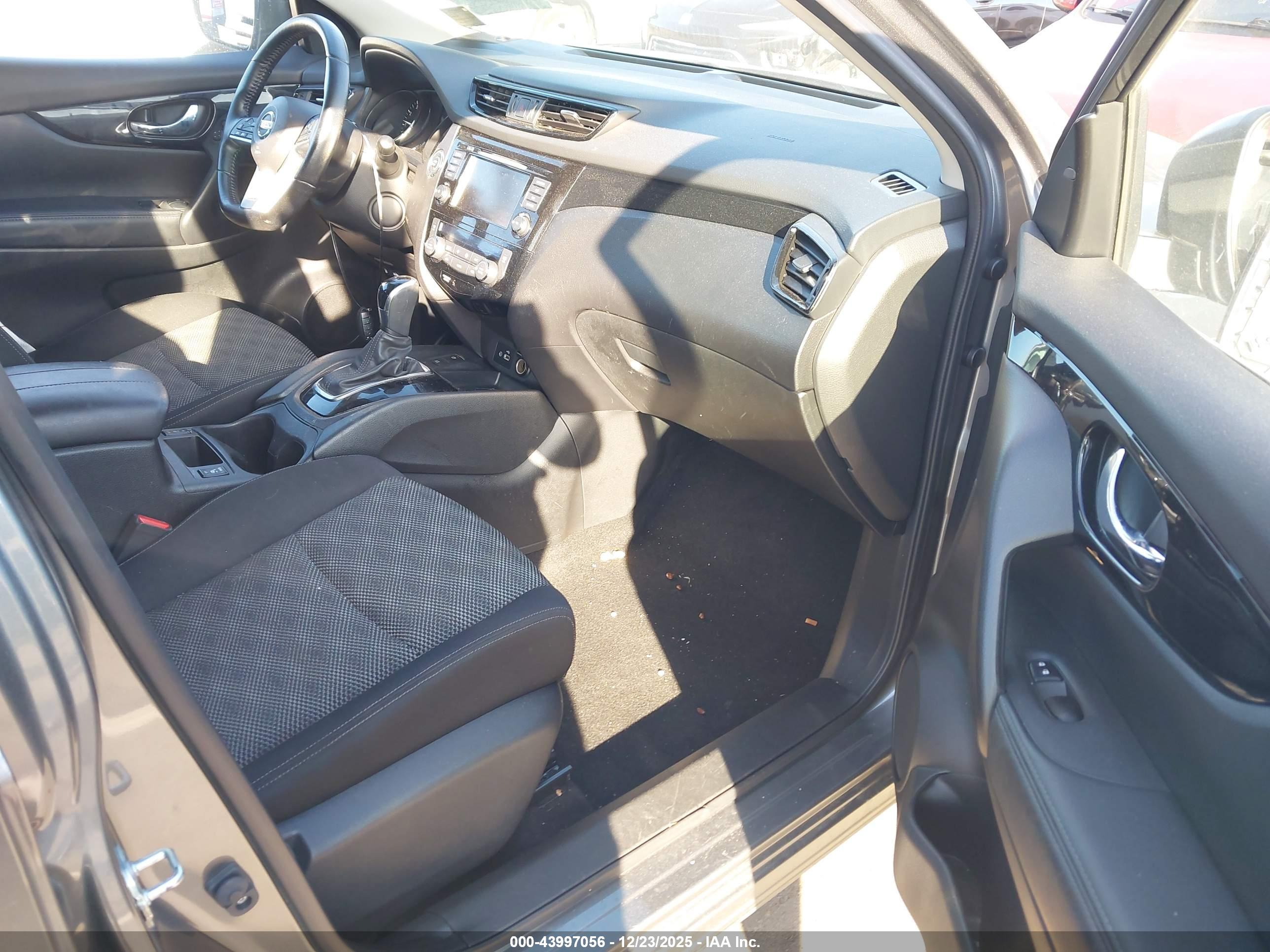NISSAN ROGUE image 5