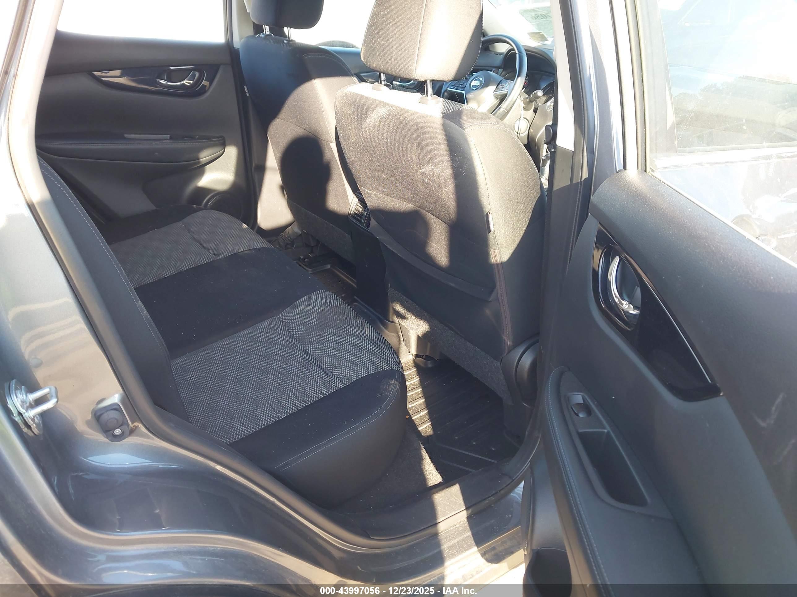 NISSAN ROGUE image 8