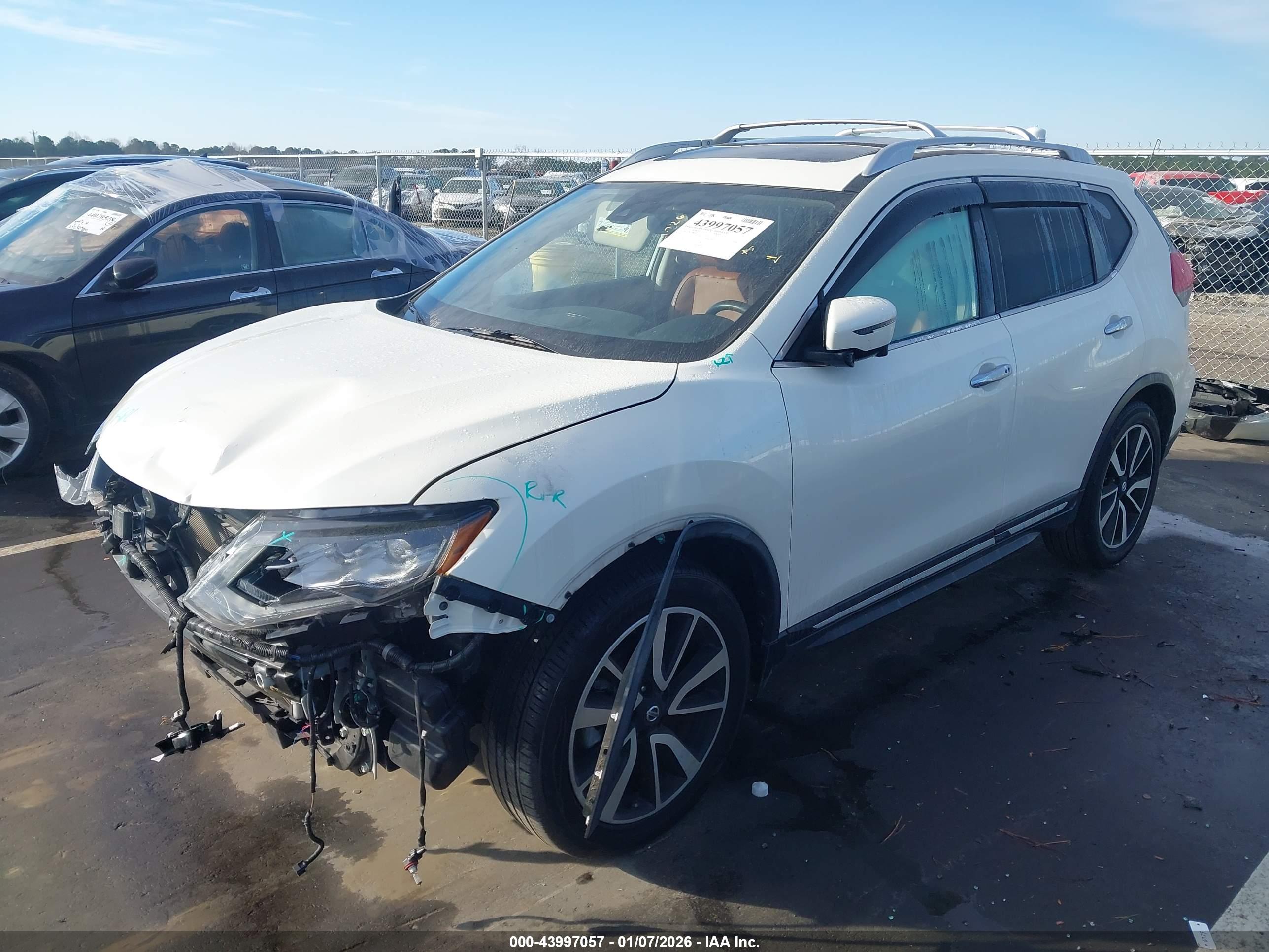 NISSAN ROGUE image 2