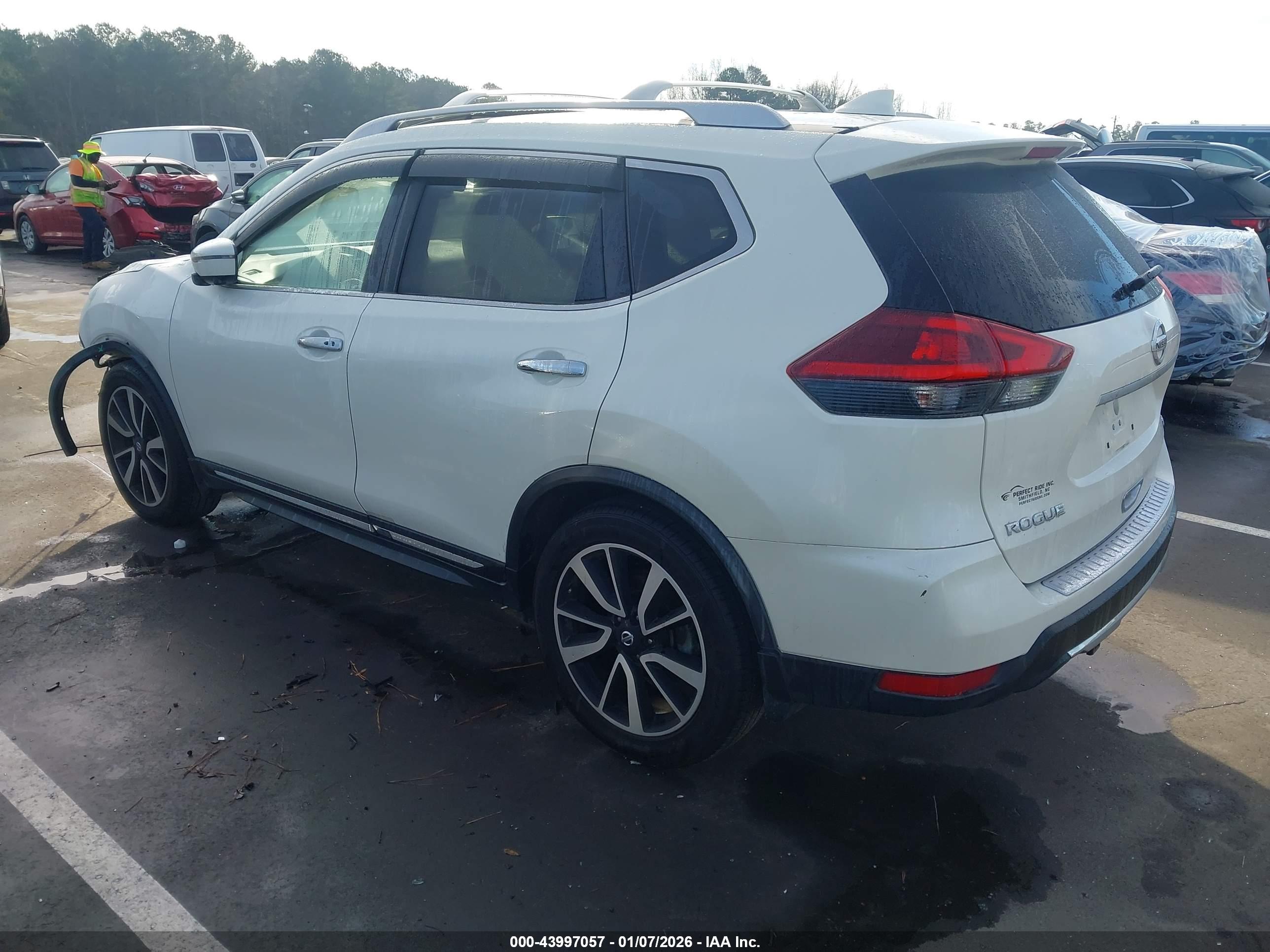 NISSAN ROGUE image 3