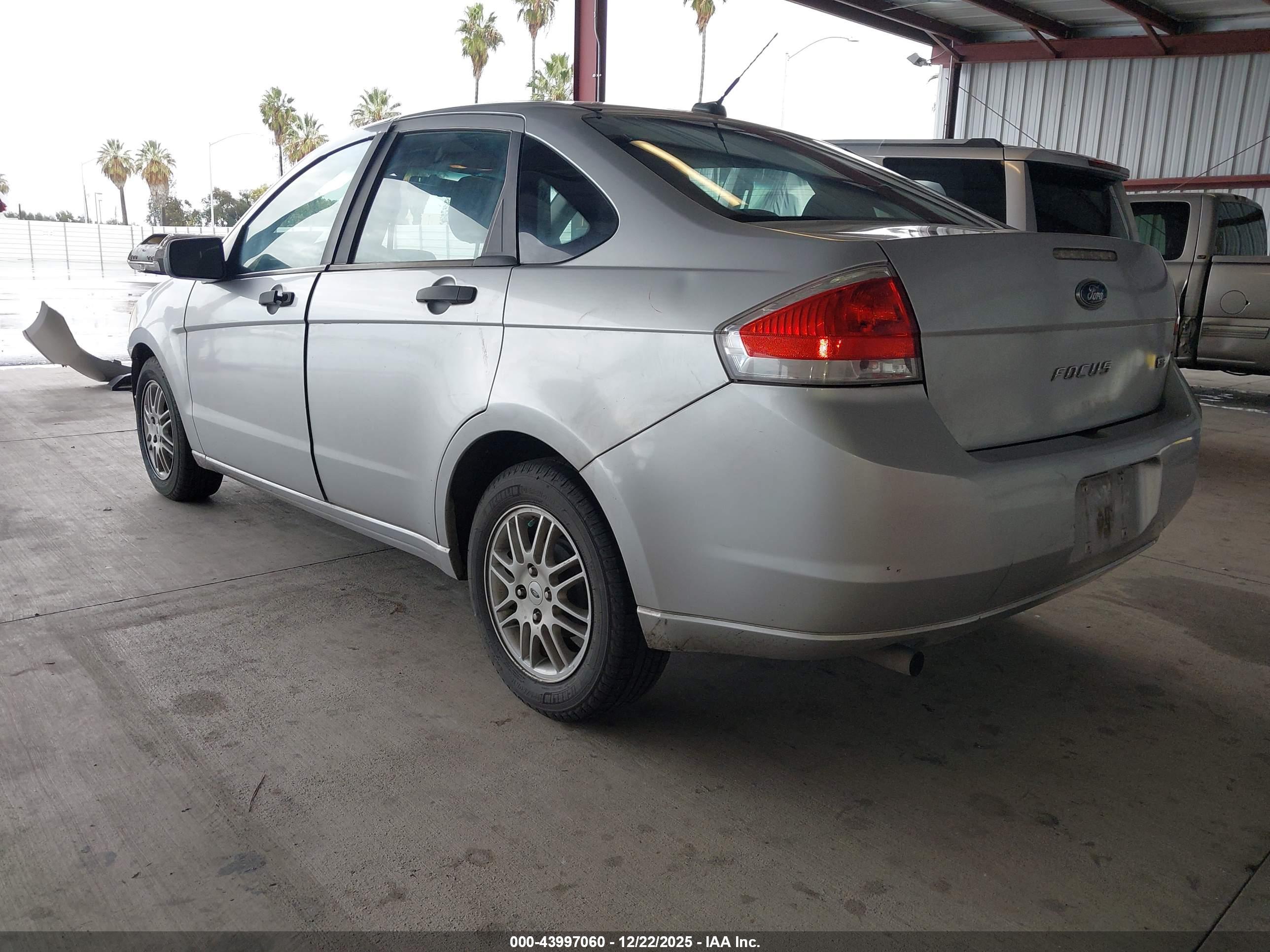 FORD FOCUS image 3
