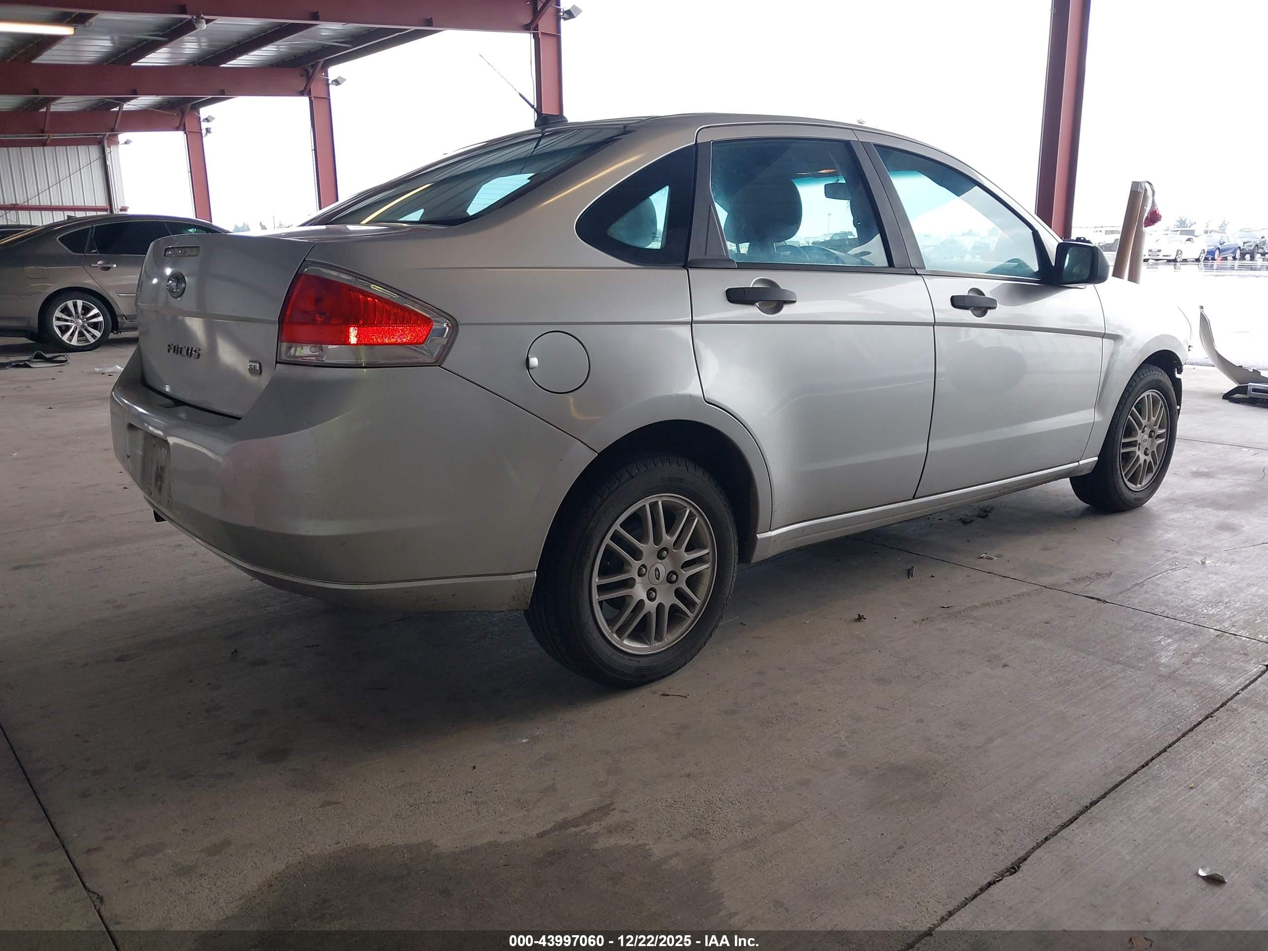 FORD FOCUS image 4