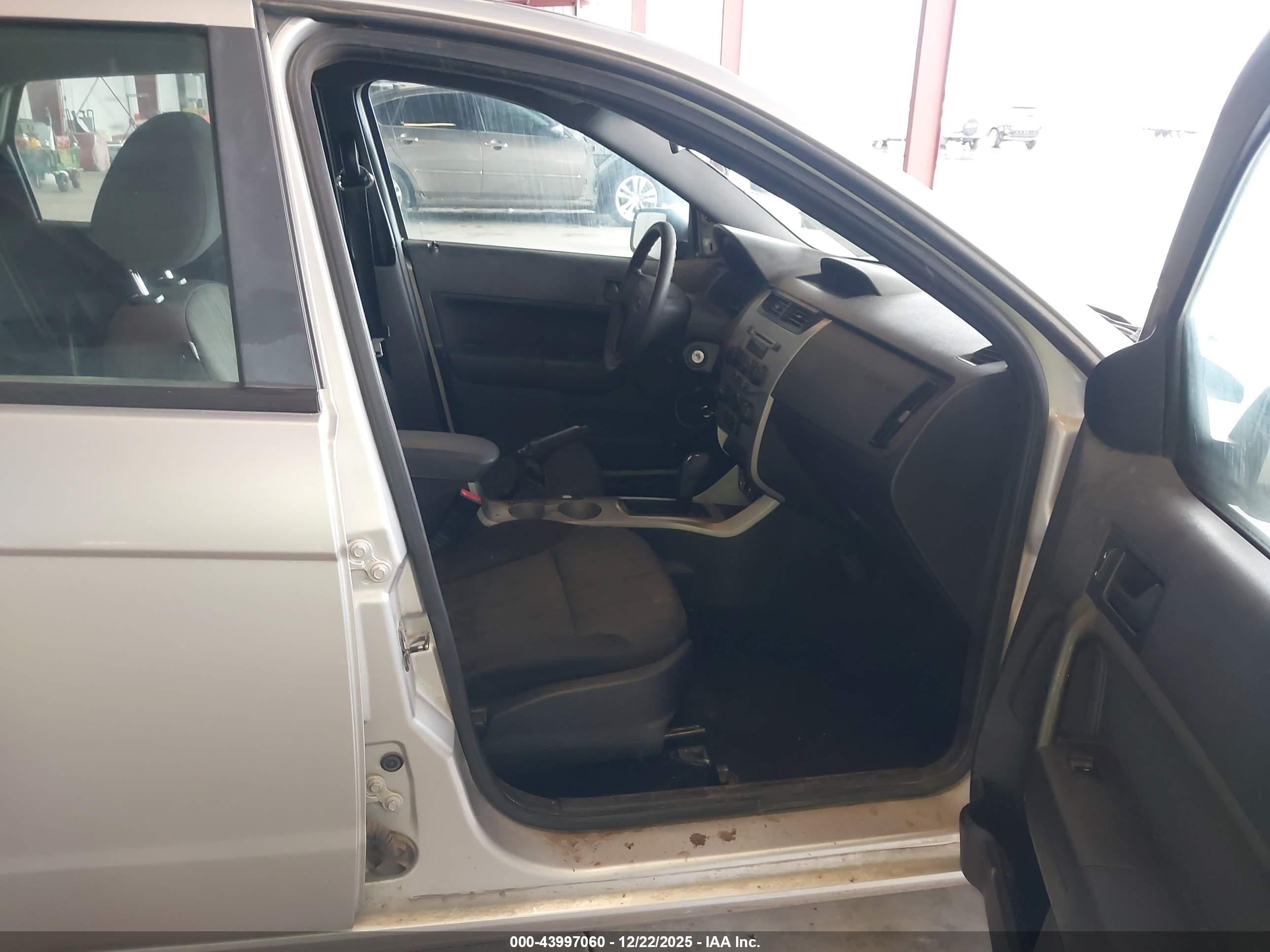 FORD FOCUS image 5