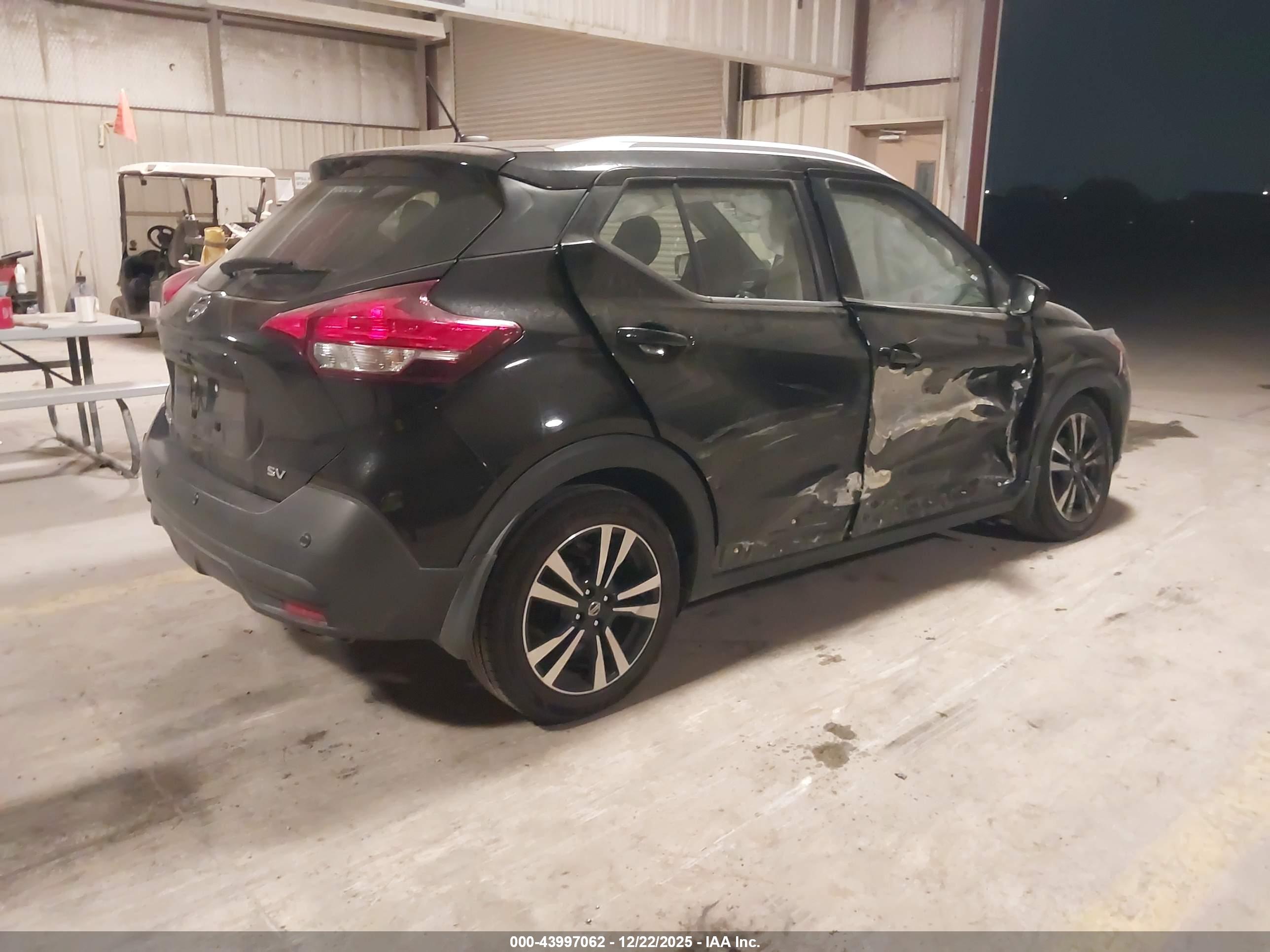 NISSAN KICKS image 4