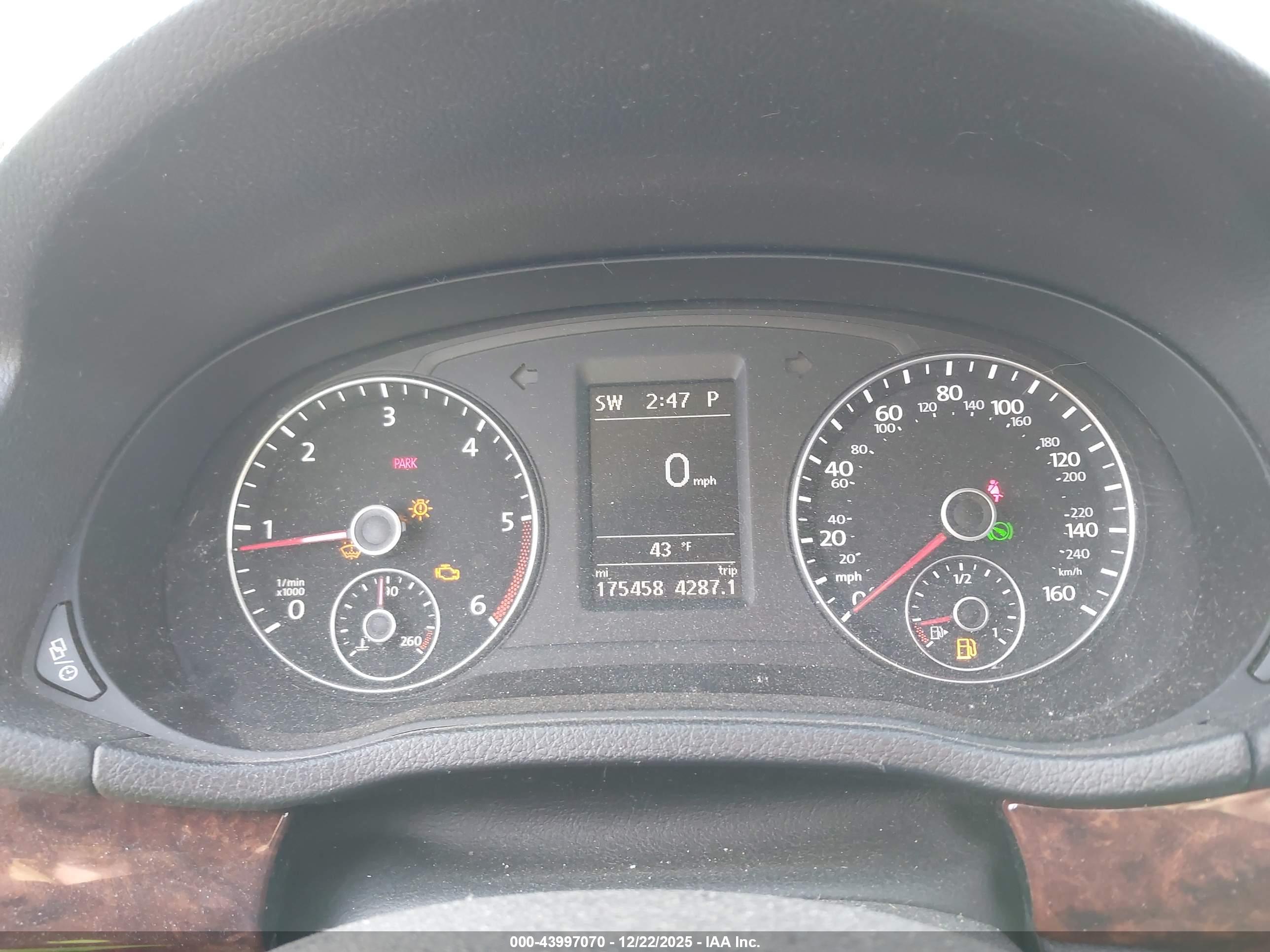 VOLKSWAGEN PASSAT image 7