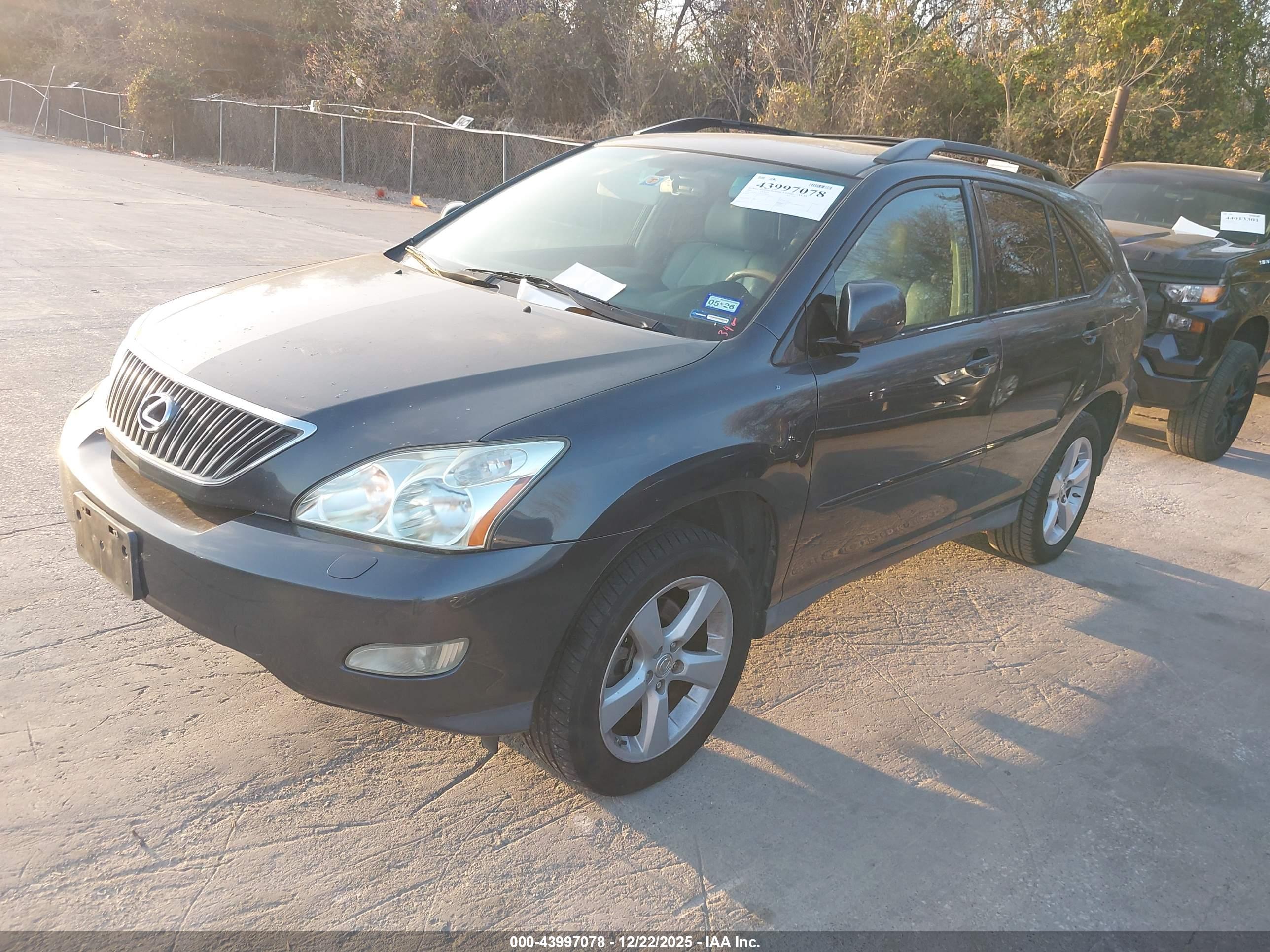 LEXUS RX image 2