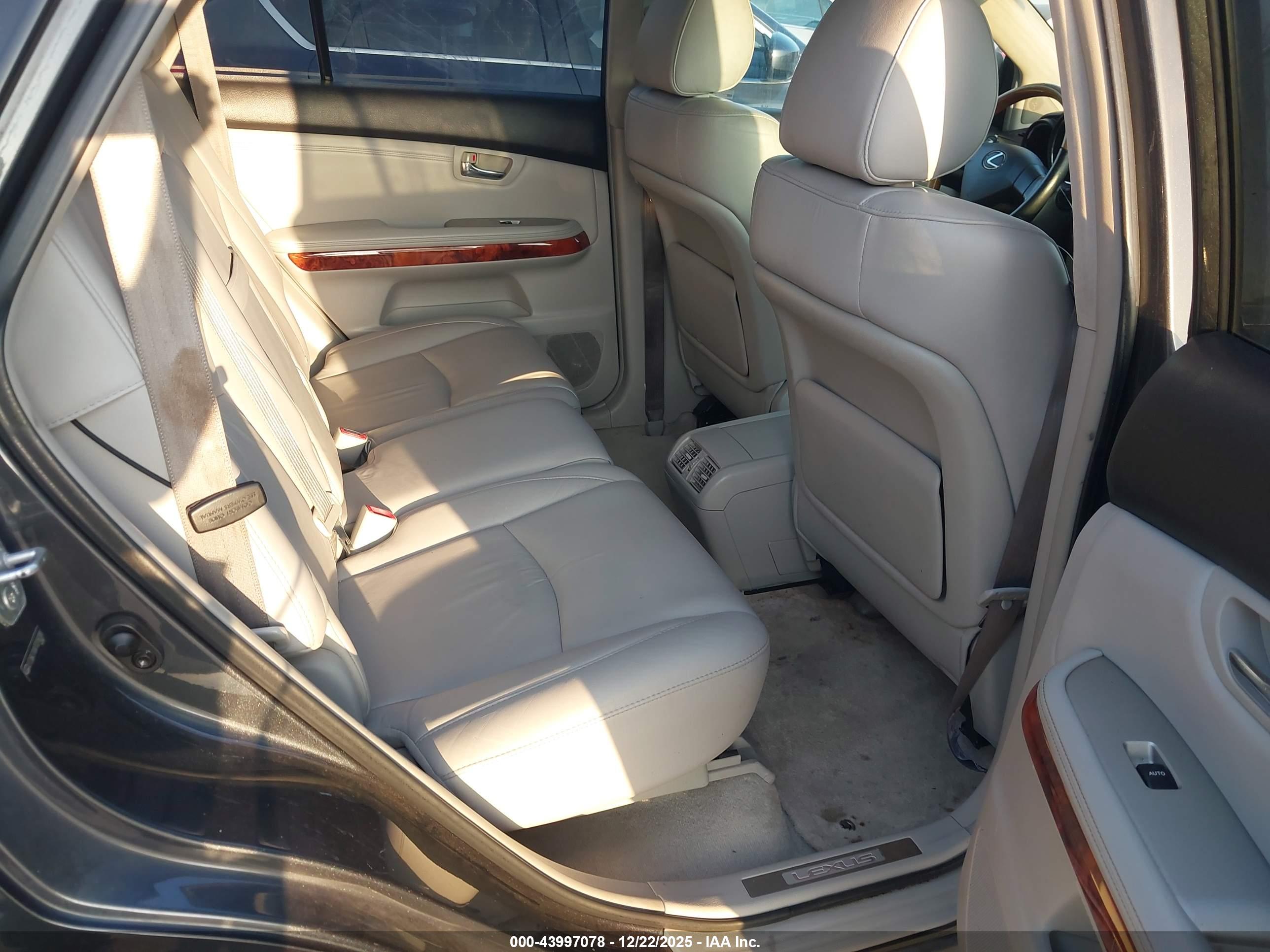 LEXUS RX image 8