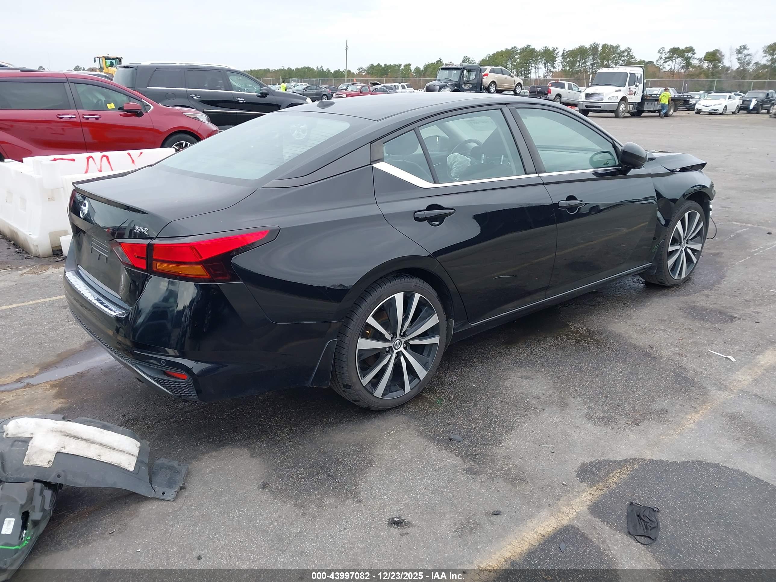 NISSAN ALTIMA image 4