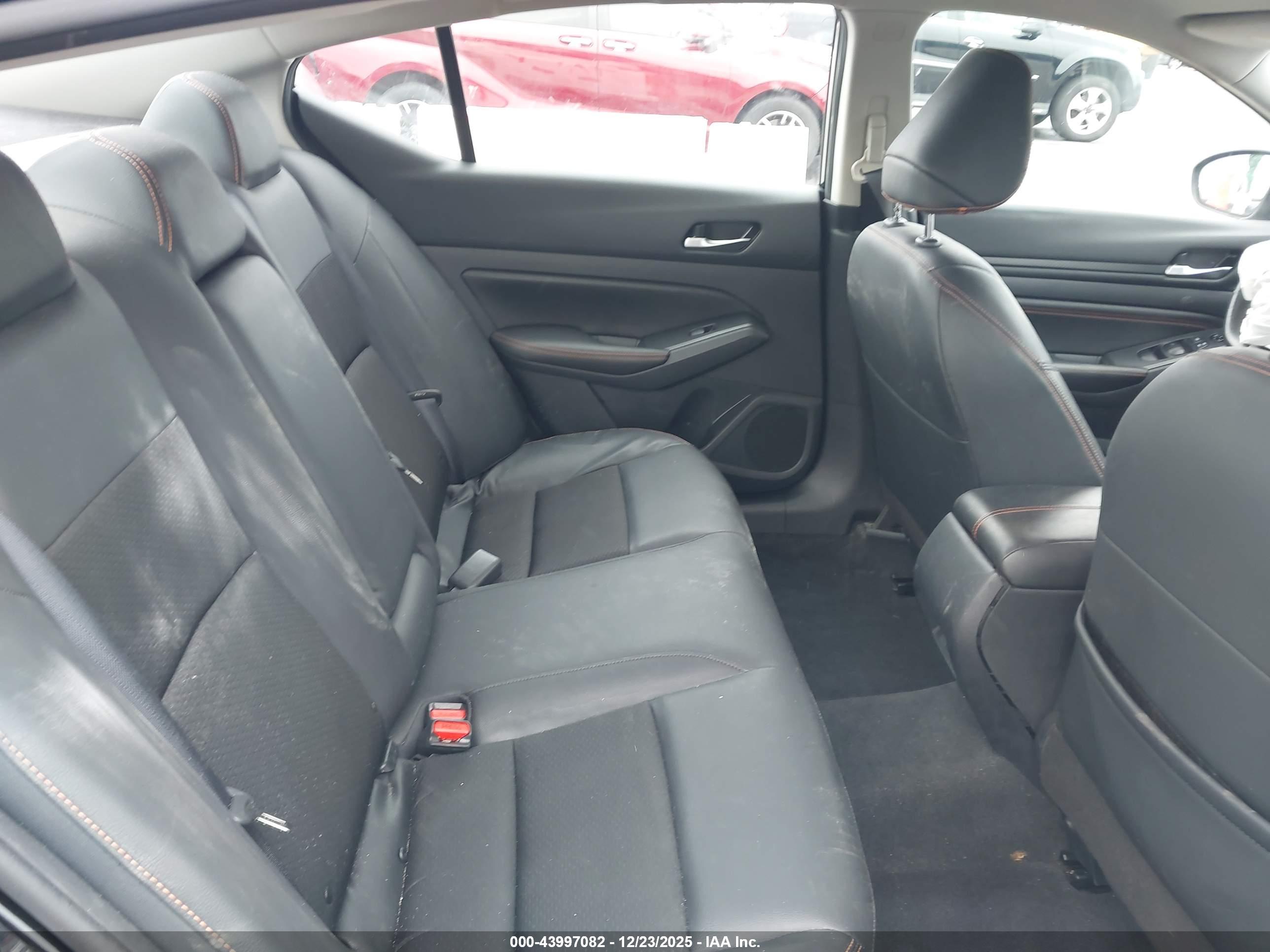 NISSAN ALTIMA image 8